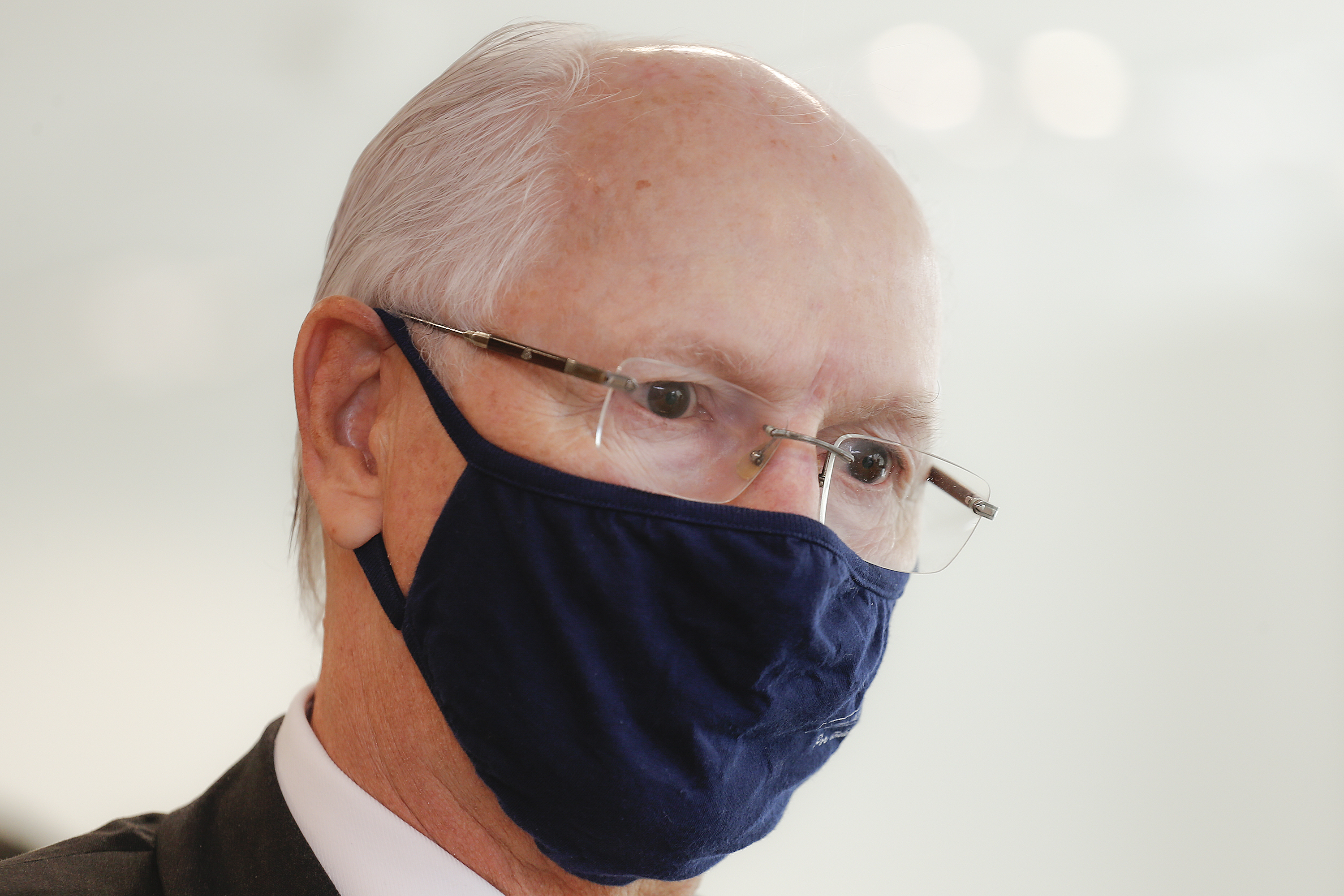 O governador Carlos Massa Ratinho Junior recebeu nesta quarta-feira (9) notas técnicas do Movimento Pró-Paraná e do Instituto de Engenharia do Paraná (IEP) de apoio aos projetos de modernização da Orla de Matinhos e da construção da Ponte de Guaratuba, no Litoral. As obras fazem parte do planejamento estratégico do Governo do Estado e atendem demandas históricas de moradores e turistas, além de promover integração e desenvolvimento social.Foto: Jonathan Campos/AEN