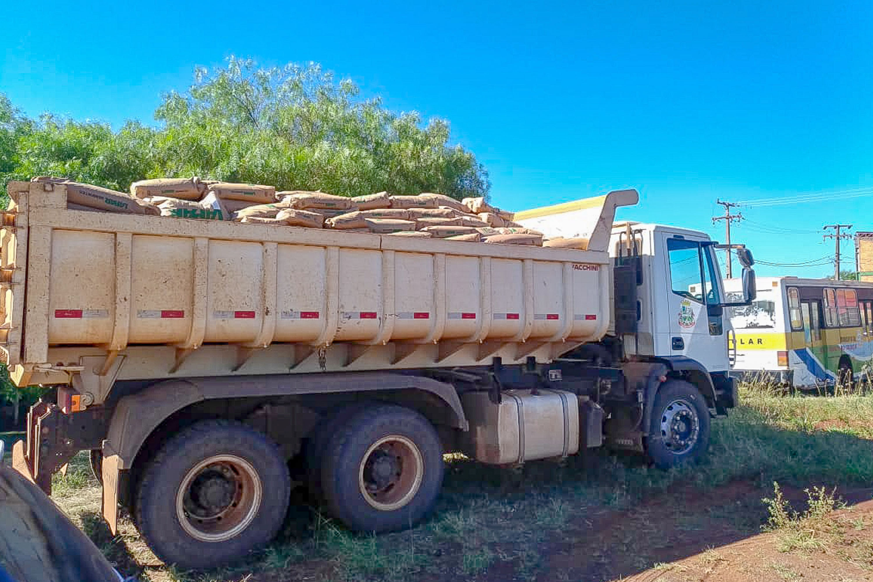 Pequenos agricultores de Rio Bonito do Iguaçu receberam nesta sexta-feira (11) 10.460 quilos de sementes de milho e feijão. Foram beneficiados produtores das comunidades Nova Aliança, Alto Água Morna e Alto Alegre.
Foto: SEAB