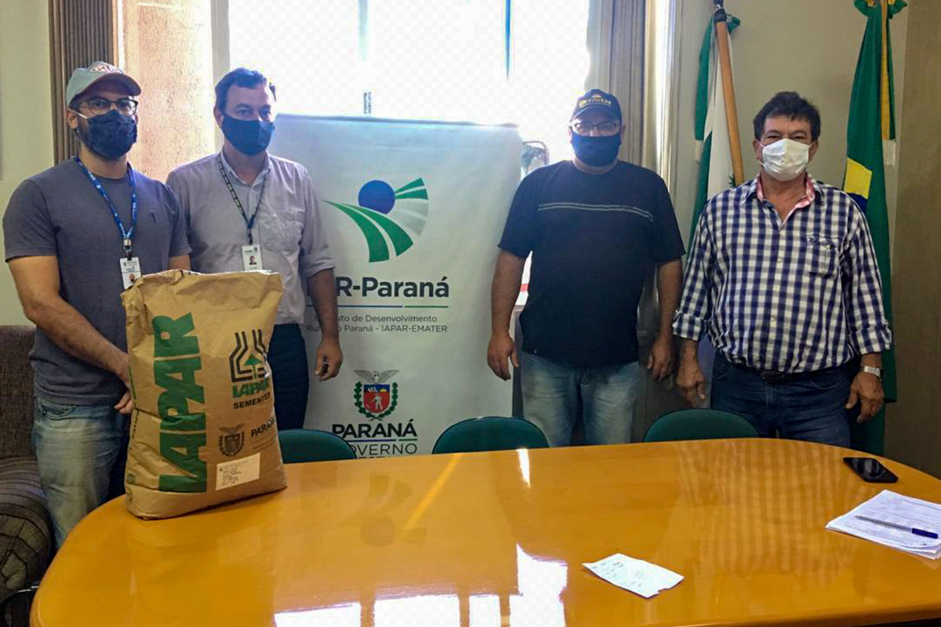 Pequenos agricultores de Rio Bonito do Iguaçu receberam nesta sexta-feira (11) 10.460 quilos de sementes de milho e feijão. Foram beneficiados produtores das comunidades Nova Aliança, Alto Água Morna e Alto Alegre.
Foto: SEAB
