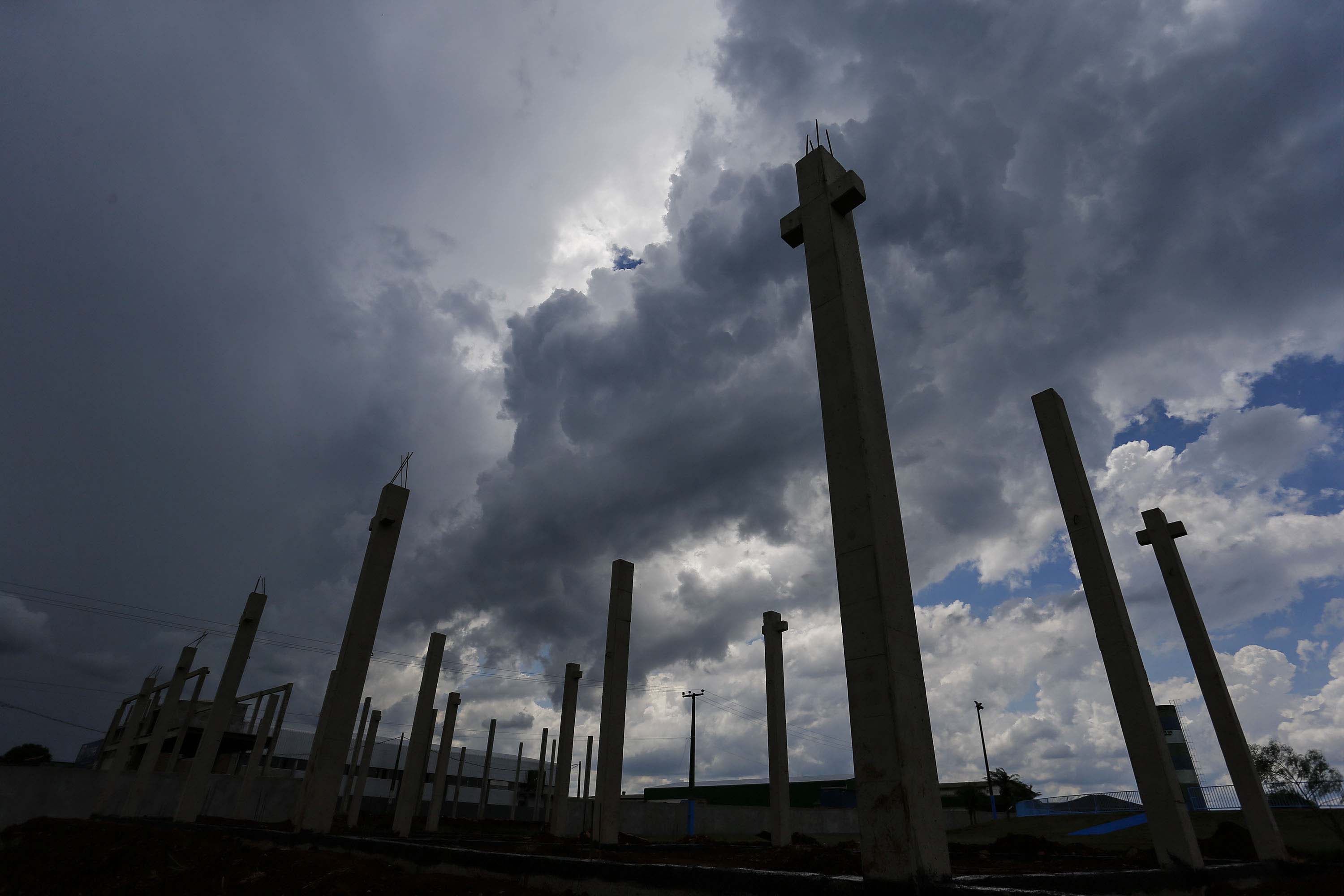 Santa Tereza do Oeste, município com pouco mais de 10 mil habitantes, terá, a seu próprio modo, um pequeno shopping. A solução tem nome mais burocrático, barracão comercial, mas o projeto não é nada simples. A ideia é que ele seja um espaço de convívio das famílias num complexo que contará com um centro cultural e, futuramente, será a “porta de entrada” de um passeio sobre o Parque Nacional do Iguaçu, que margeia a cidade. Foto: Jonathan Campos/ AEN