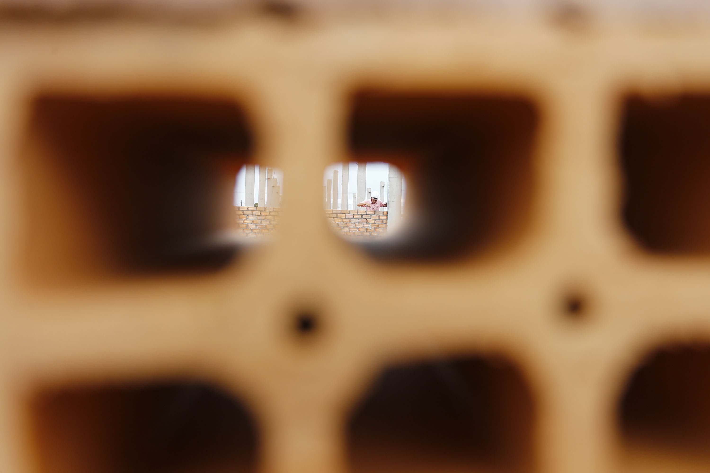 Santa Tereza do Oeste, município com pouco mais de 10 mil habitantes, terá, a seu próprio modo, um pequeno shopping. A solução tem nome mais burocrático, barracão comercial, mas o projeto não é nada simples. A ideia é que ele seja um espaço de convívio das famílias num complexo que contará com um centro cultural e, futuramente, será a “porta de entrada” de um passeio sobre o Parque Nacional do Iguaçu, que margeia a cidade. Foto: Jonathan Campos/ AEN