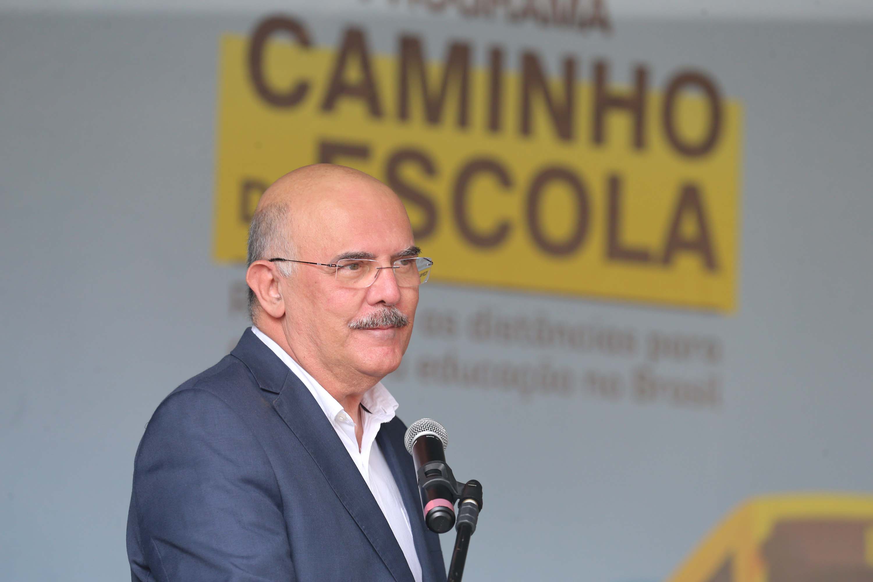 Onibus Escolar Rural O governador Carlos Massa Ratinho Junior realiza nesta terca-feira (15), a entrega 45 Ônibus Rural Escolar acompanhado do ministro da Educação, Milton Ribeiro e do secretario de Educacao Renato Feder. Curitiba, 15/11/2020. Foto: Geraldo Bubniak/AEN