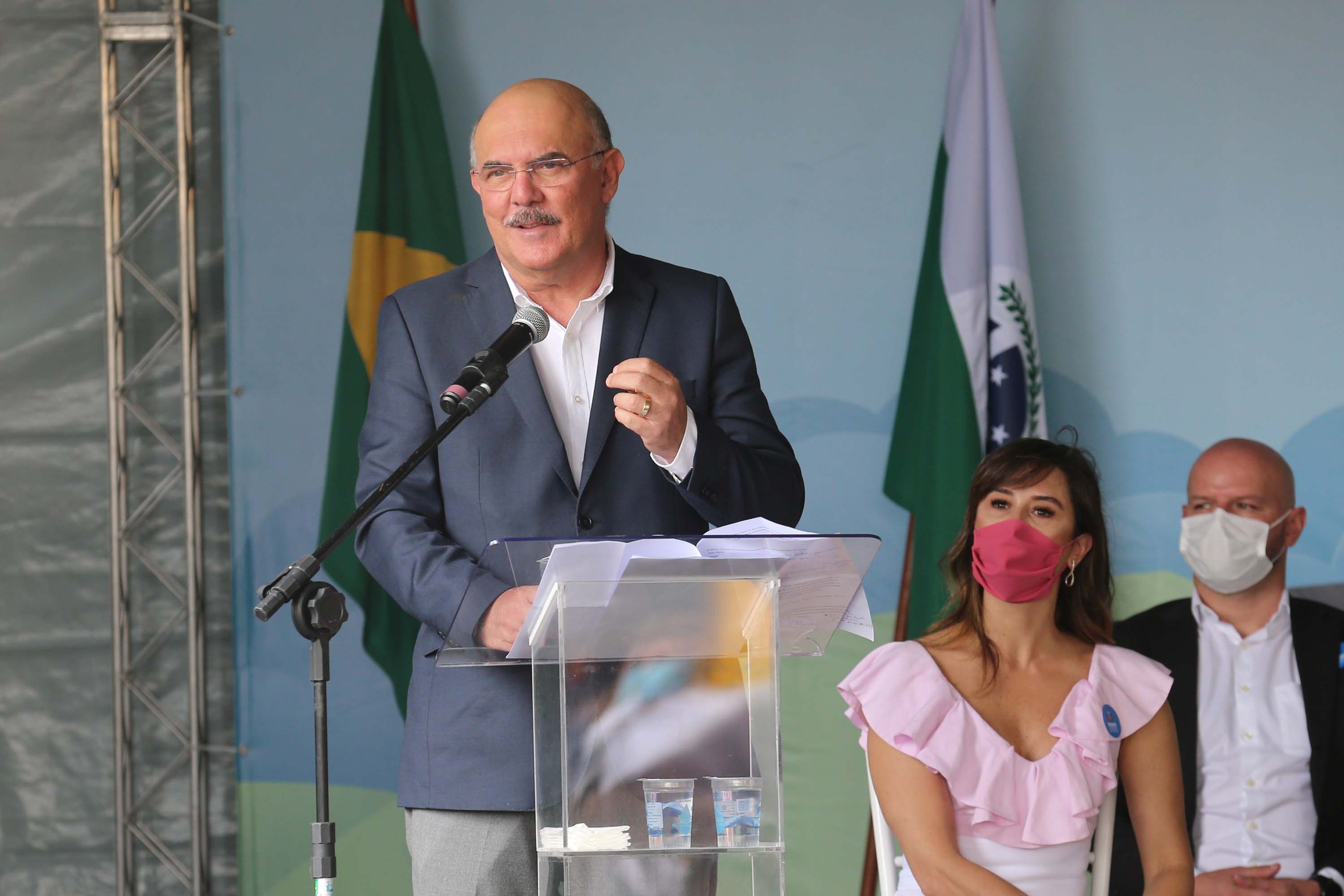 Onibus Escolar Rural O governador Carlos Massa Ratinho Junior realiza nesta terca-feira (15), a entrega 45 Ônibus Rural Escolar acompanhado do ministro da Educação, Milton Ribeiro e do secretario de Educacao Renato Feder. Curitiba, 15/11/2020. Foto: Geraldo Bubniak/AEN