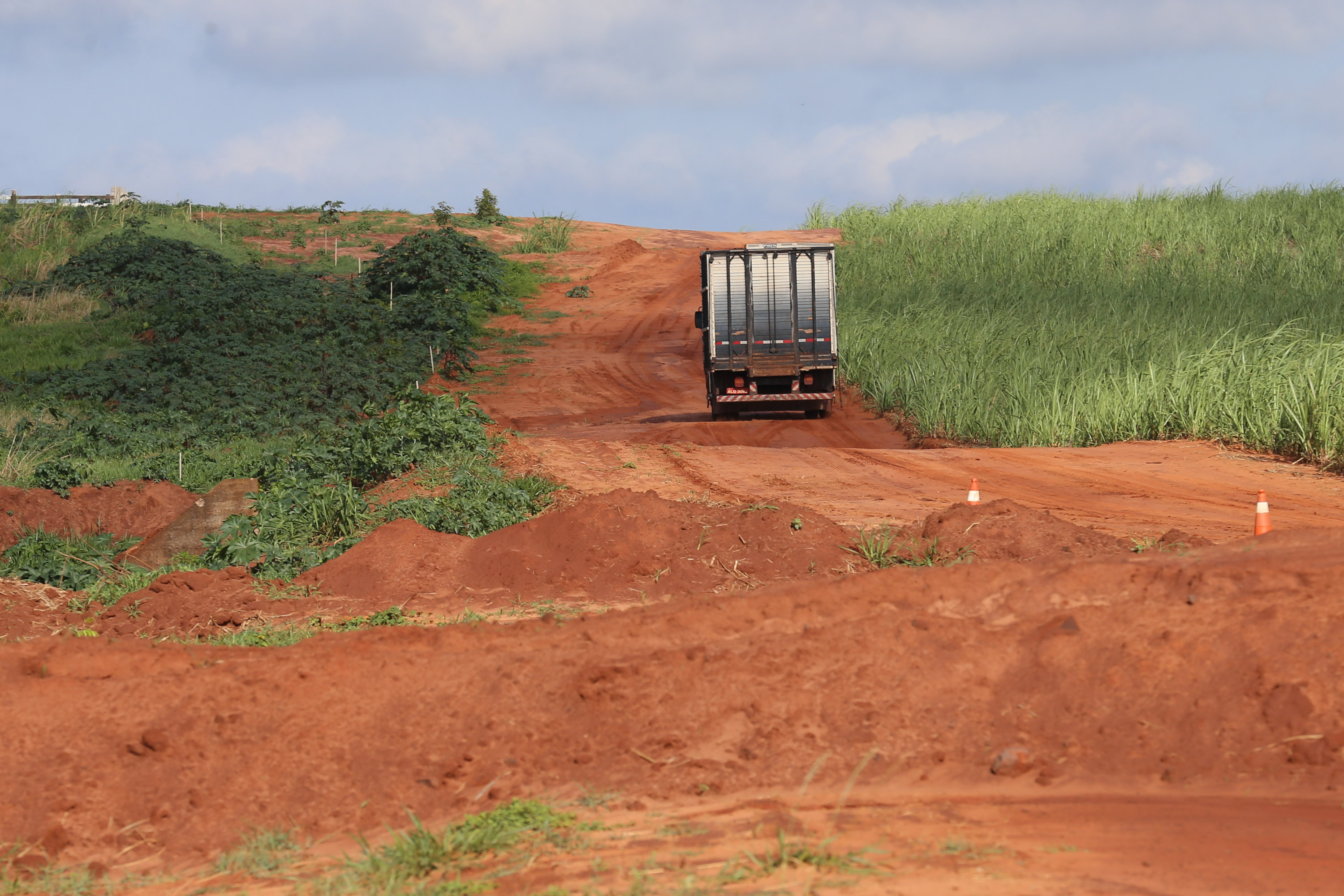 Governo realiza obras e investimentos robustos em infraestrutura - Foto: Geraldo Bubniak/AEN