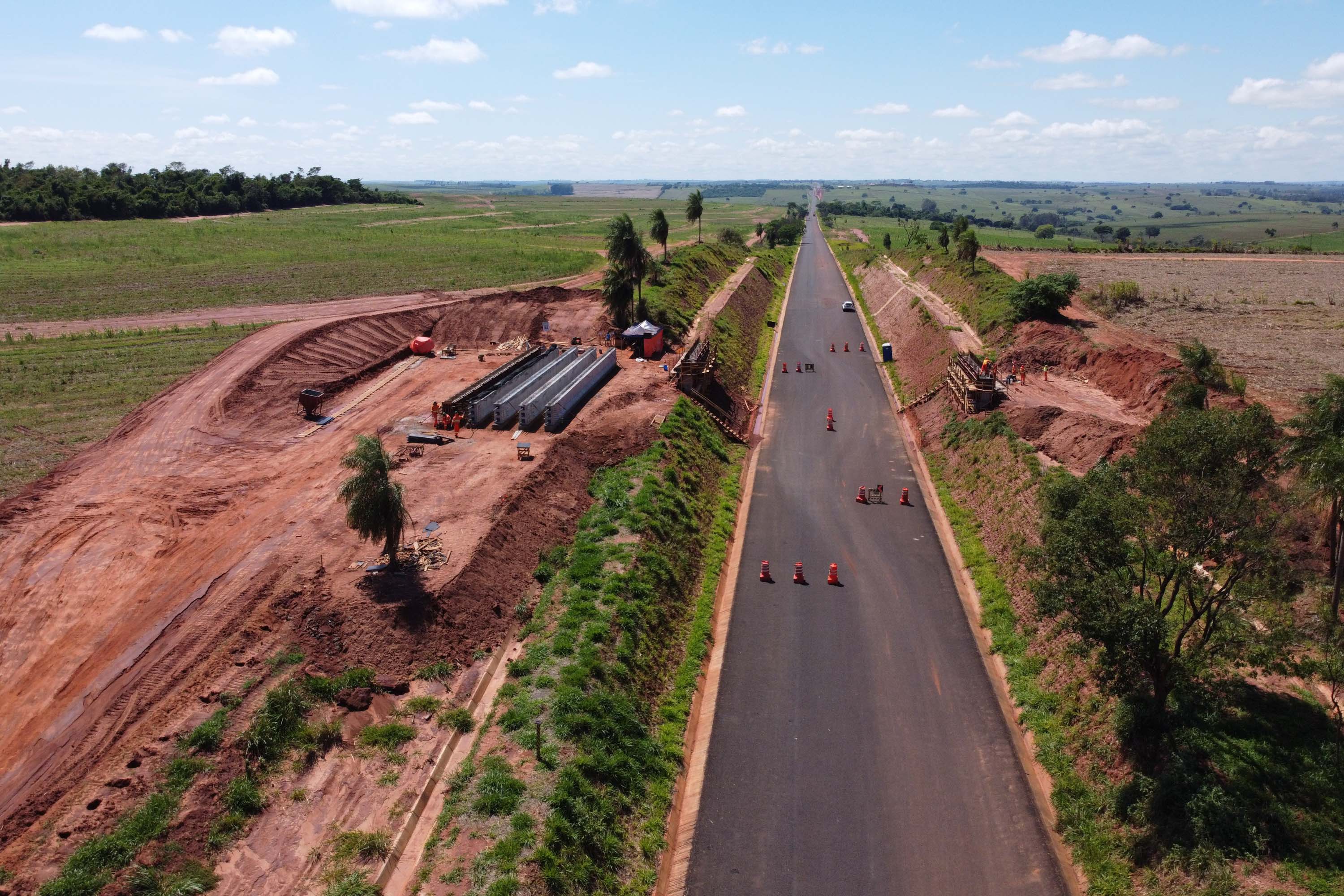 Governo realiza obras e investimentos robustos em infraestrutura - Foto: Geraldo Bubniak/AEN