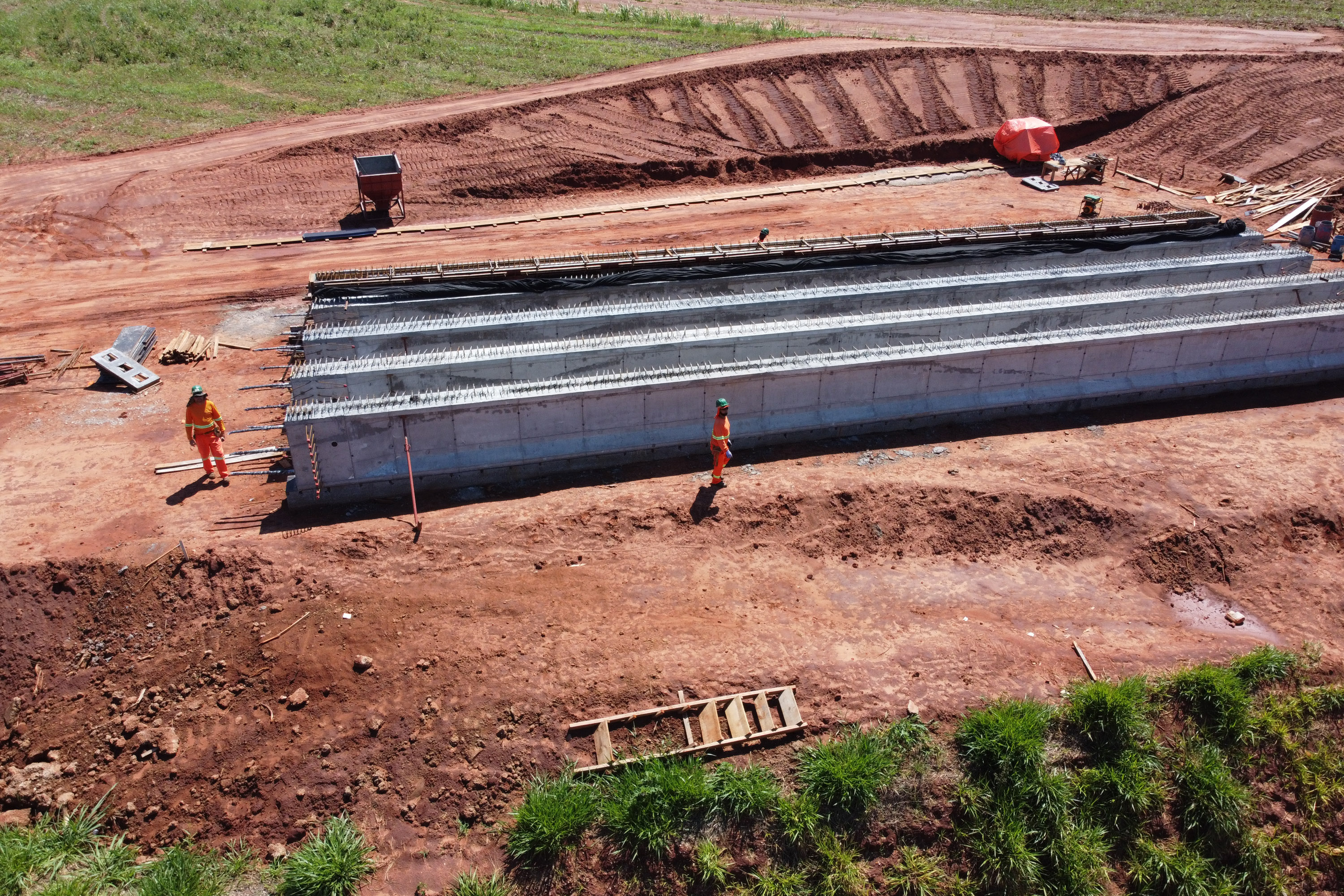 Governo realiza obras e investimentos robustos em infraestrutura - Foto: Geraldo Bubniak/AEN