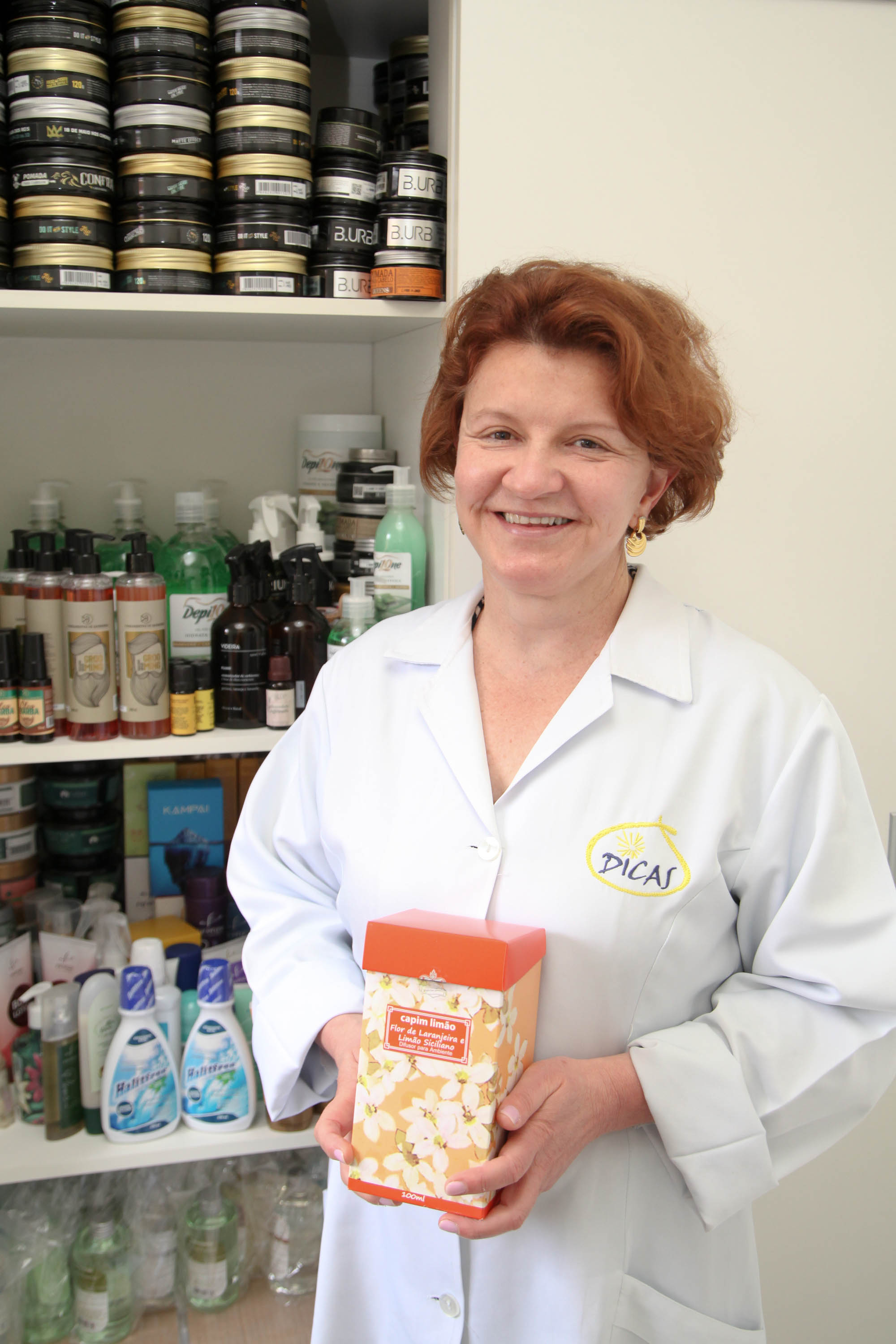 Feito no Paraná - Empresa Dicas cosméticos. Mariane Schabatura. Foto: Ari Dias/AEN