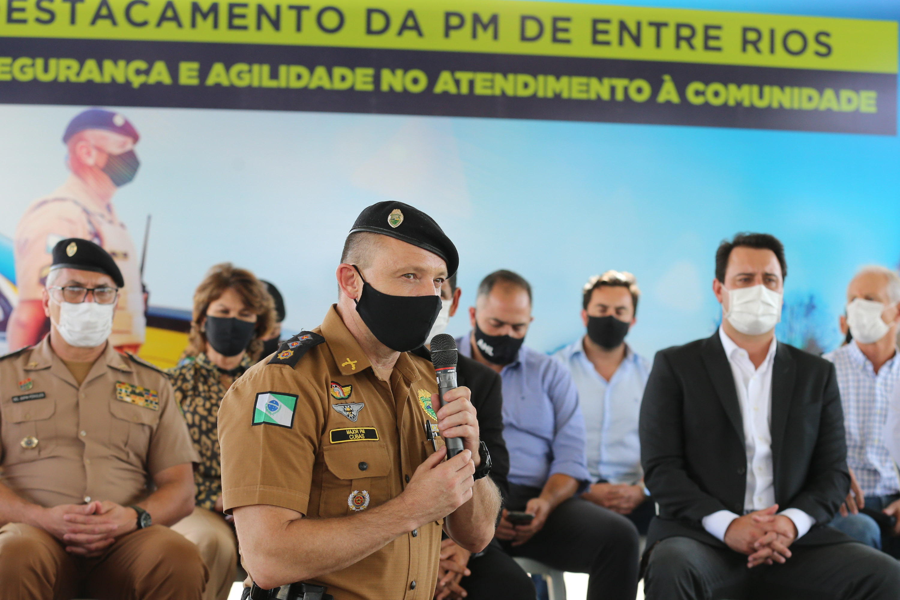 Um investimento do Governo do Estado vai reforçar a segurança do distrito de Entre Rios, área rural de Guarapuava, na região Central do Paraná. Nesta segunda-feira (11), o governador Carlos Massa Ratinho Junior esteve na localidade para a inauguração da nova sede Destacamento da Polícia Militar instalada no distrito.  Entre Rios, Guarapuava, 11/01/2021  -  Foto: Geraldo Bubniak/AEN