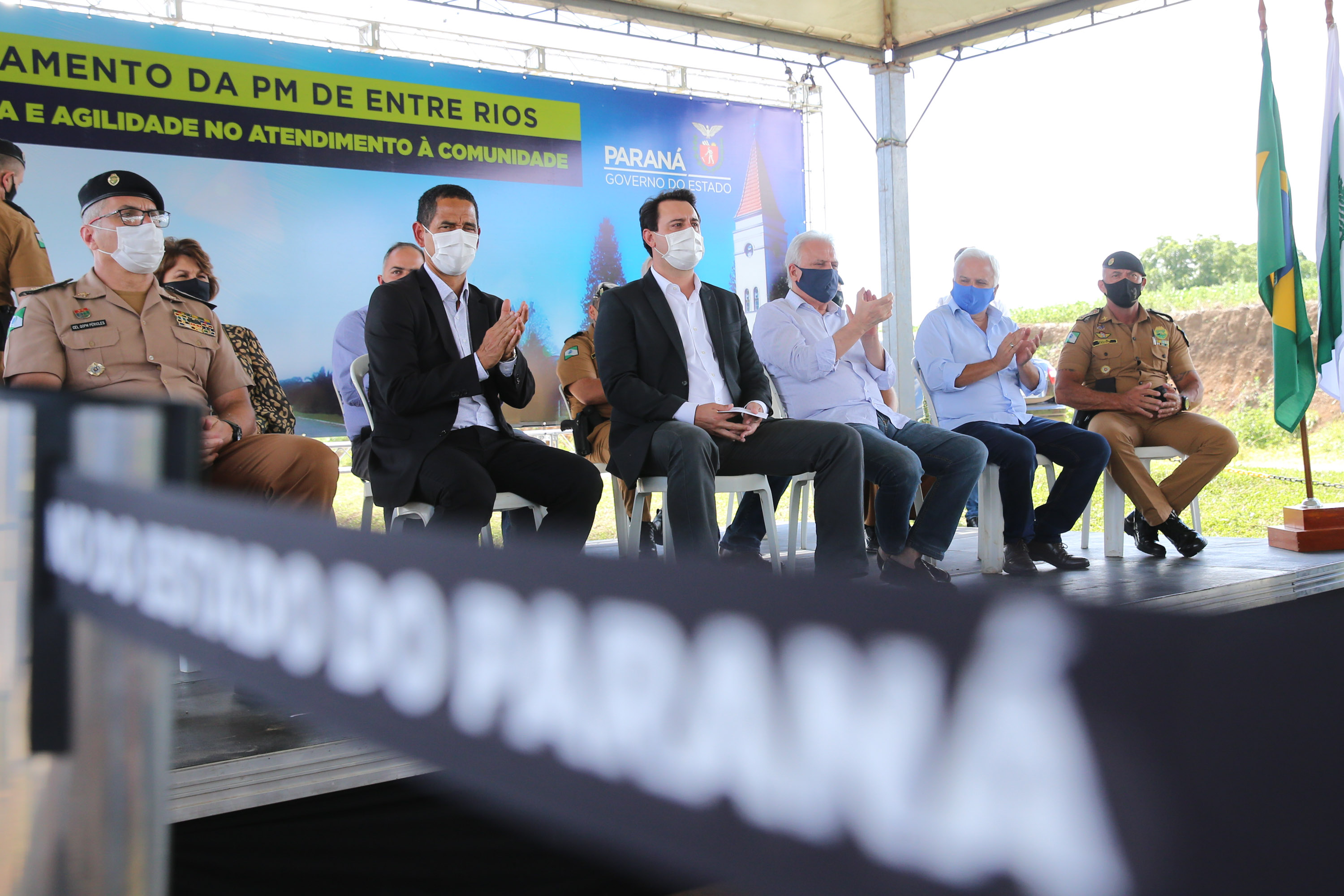 Um investimento do Governo do Estado vai reforçar a segurança do distrito de Entre Rios, área rural de Guarapuava, na região Central do Paraná. Nesta segunda-feira (11), o governador Carlos Massa Ratinho Junior esteve na localidade para a inauguração da nova sede Destacamento da Polícia Militar instalada no distrito.  Entre Rios, Guarapuava, 11/01/2021  -  Foto: Geraldo Bubniak/AEN