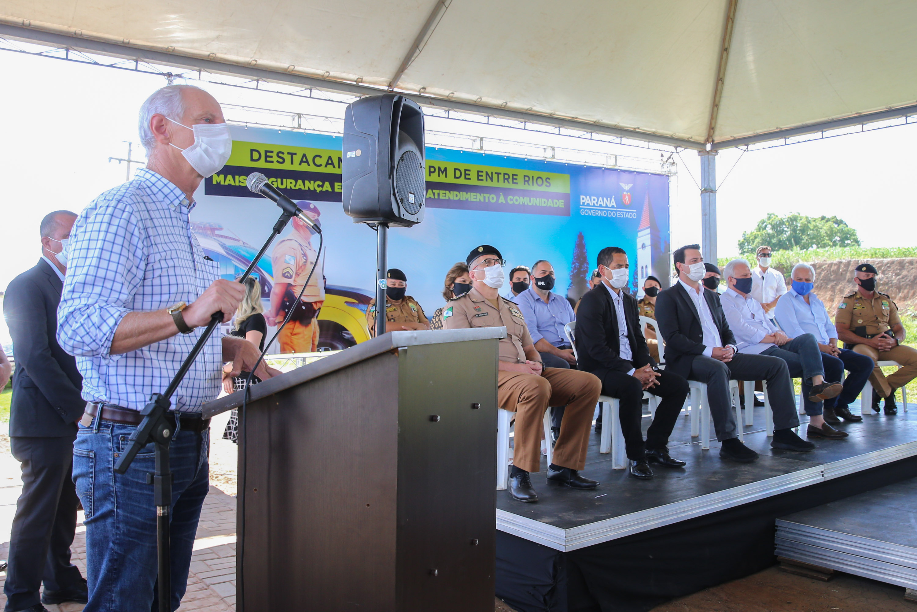 Um investimento do Governo do Estado vai reforçar a segurança do distrito de Entre Rios, área rural de Guarapuava, na região Central do Paraná. Nesta segunda-feira (11), o governador Carlos Massa Ratinho Junior esteve na localidade para a inauguração da nova sede Destacamento da Polícia Militar instalada no distrito.  Entre Rios, Guarapuava, 11/01/2021  -  Foto: Geraldo Bubniak/AEN