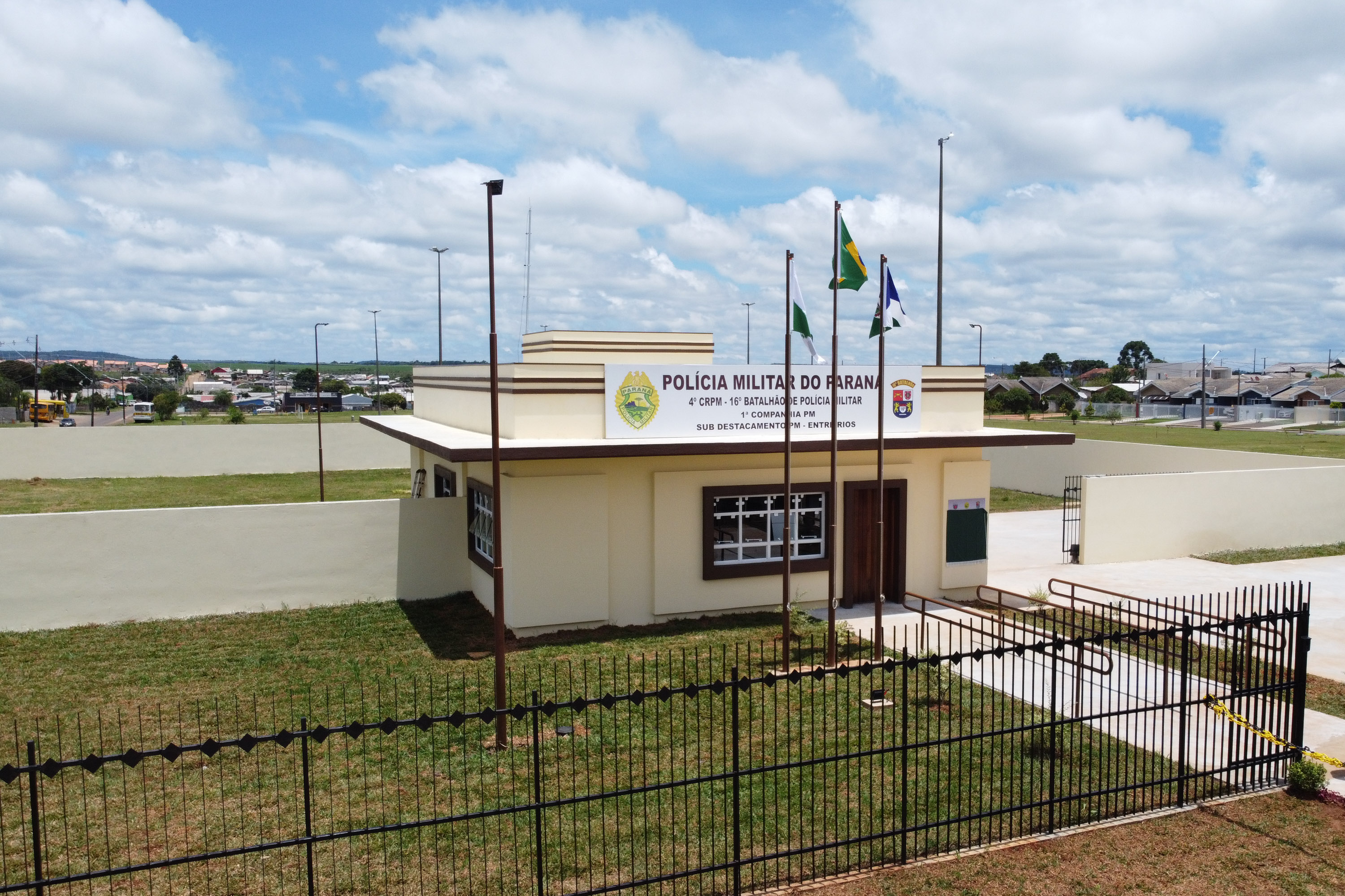 O governador Carlos Massa Ratinho Junior entrega nesta segunda-feira (11),  a nova sede do destacamento do 16° Batalhão da Policia Militar do distrito de Entre Rios, em Guarapuava. Com a presença do Secretário da Segurança Pública do Paraná, coronel Romulo Marinho Guarapuava, 10/12/2020 - Foto: Geraldo Bubniak/AEN