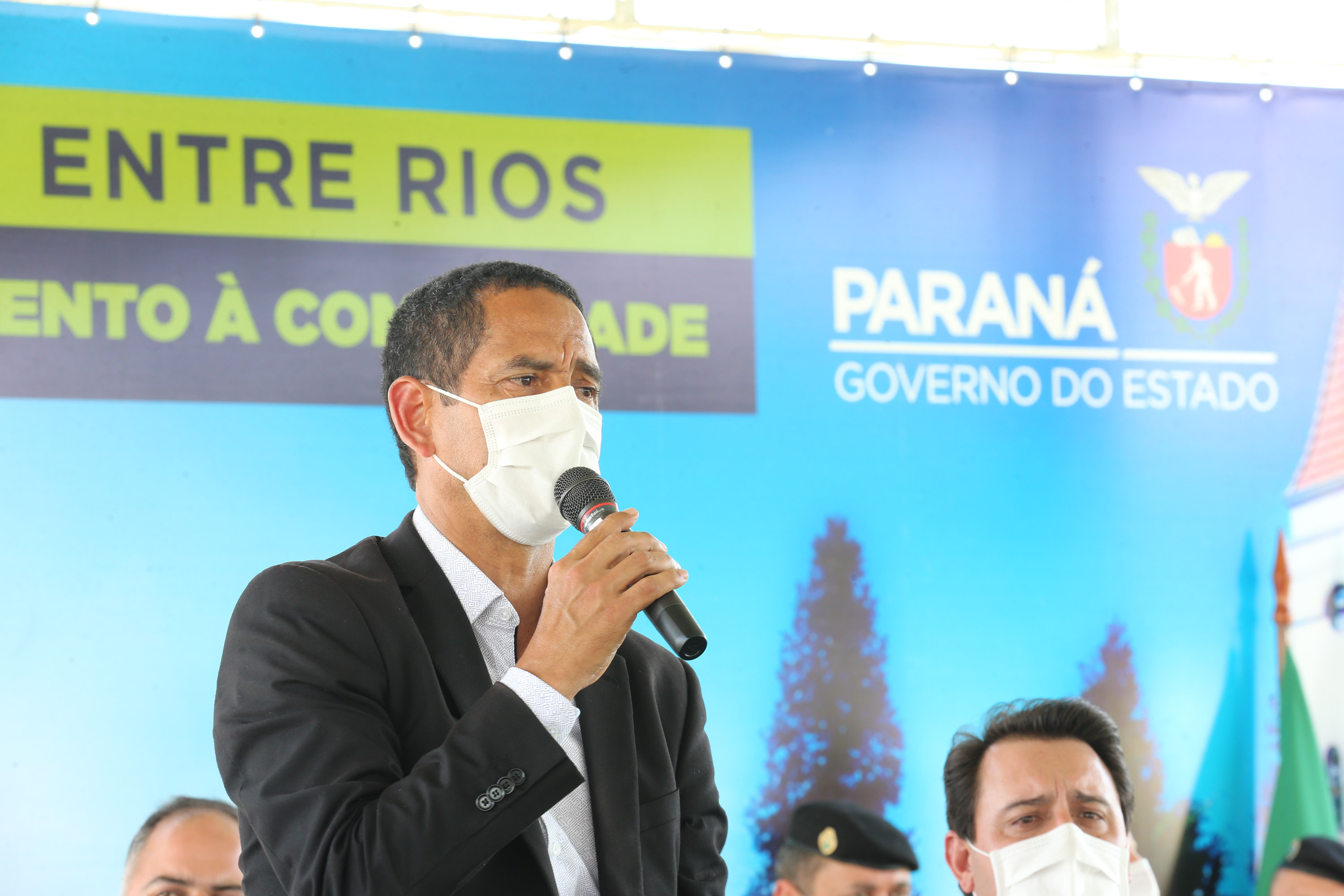 Um investimento do Governo do Estado vai reforçar a segurança do distrito de Entre Rios, área rural de Guarapuava, na região Central do Paraná. Nesta segunda-feira (11), o governador Carlos Massa Ratinho Junior esteve na localidade para a inauguração da nova sede Destacamento da Polícia Militar instalada no distrito. Na foto, o secretário estadual da Segurança Pública, Romulo Marinho Soares. -   Entre Rios, Guarapuava, 11/01/2021  -  Foto: Geraldo Bubniak/AEN