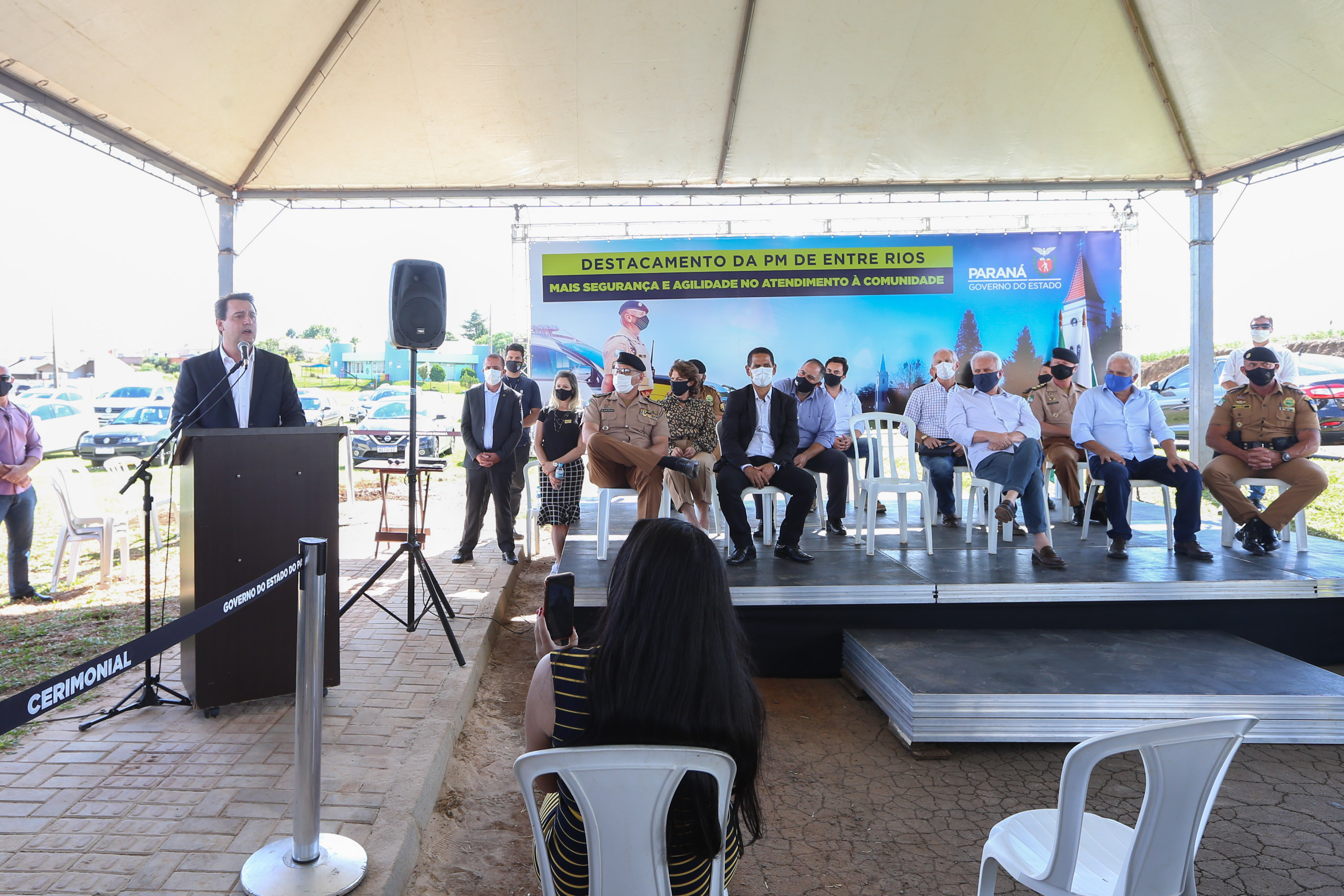 Um investimento do Governo do Estado vai reforçar a segurança do distrito de Entre Rios, área rural de Guarapuava, na região Central do Paraná. Nesta segunda-feira (11), o governador Carlos Massa Ratinho Junior esteve na localidade para a inauguração da nova sede Destacamento da Polícia Militar instalada no distrito. Entre Rios, Guarapuava, 11/01/2021 - Foto: Geraldo Bubniak/AEN