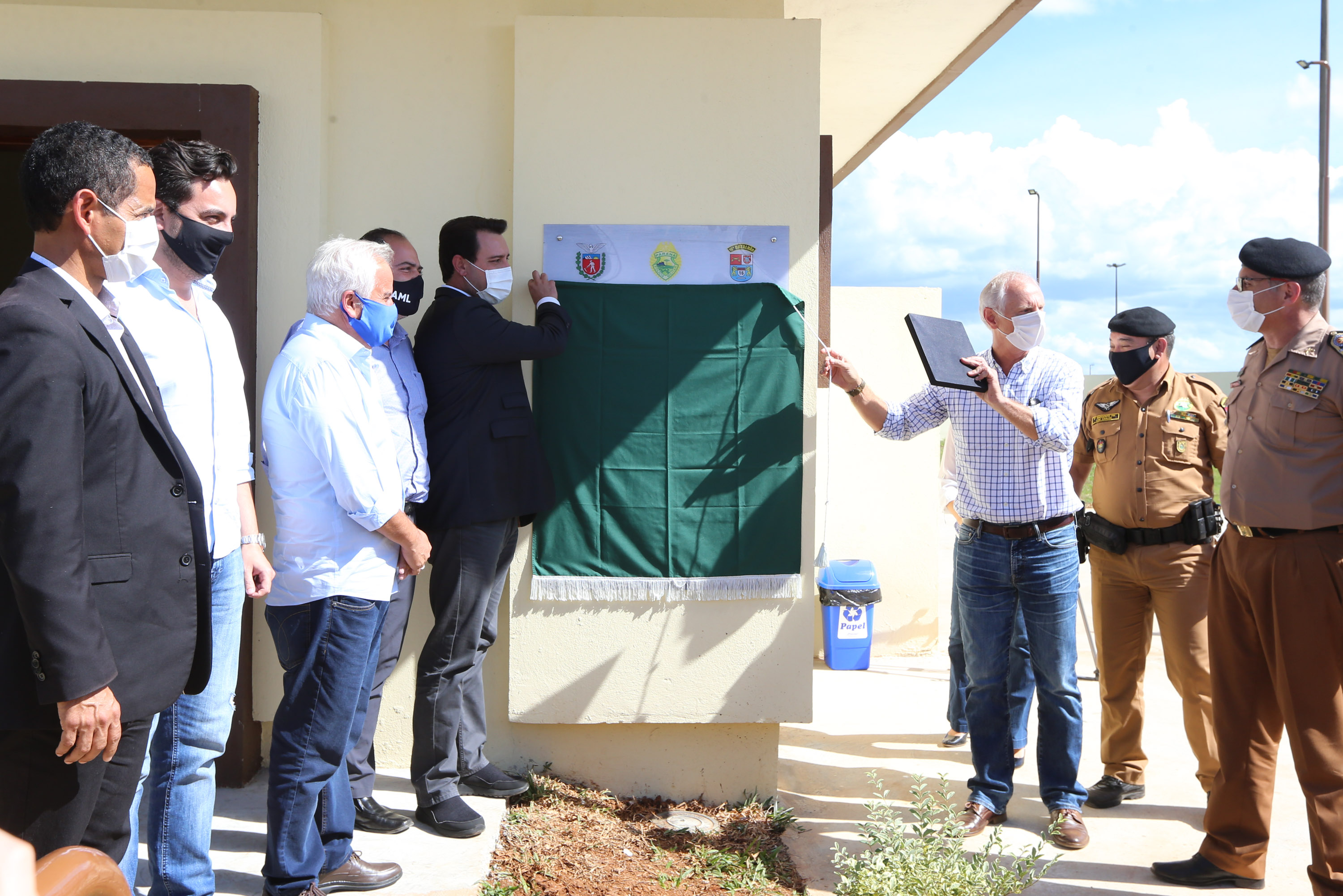 Um investimento do Governo do Estado vai reforçar a segurança do distrito de Entre Rios, área rural de Guarapuava, na região Central do Paraná. Nesta segunda-feira (11), o governador Carlos Massa Ratinho Junior esteve na localidade para a inauguração da nova sede Destacamento da Polícia Militar instalada no distrito. Entre Rios, Guarapuava, 11/01/2021 - Foto: Geraldo Bubniak/AEN