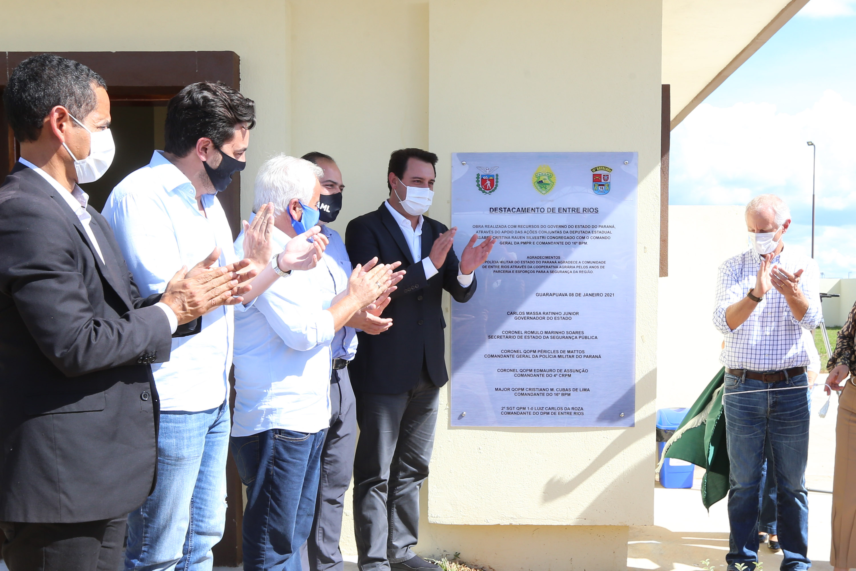 Um investimento do Governo do Estado vai reforçar a segurança do distrito de Entre Rios, área rural de Guarapuava, na região Central do Paraná. Nesta segunda-feira (11), o governador Carlos Massa Ratinho Junior esteve na localidade para a inauguração da nova sede Destacamento da Polícia Militar instalada no distrito. Entre Rios, Guarapuava, 11/01/2021 - Foto: Geraldo Bubniak/AEN