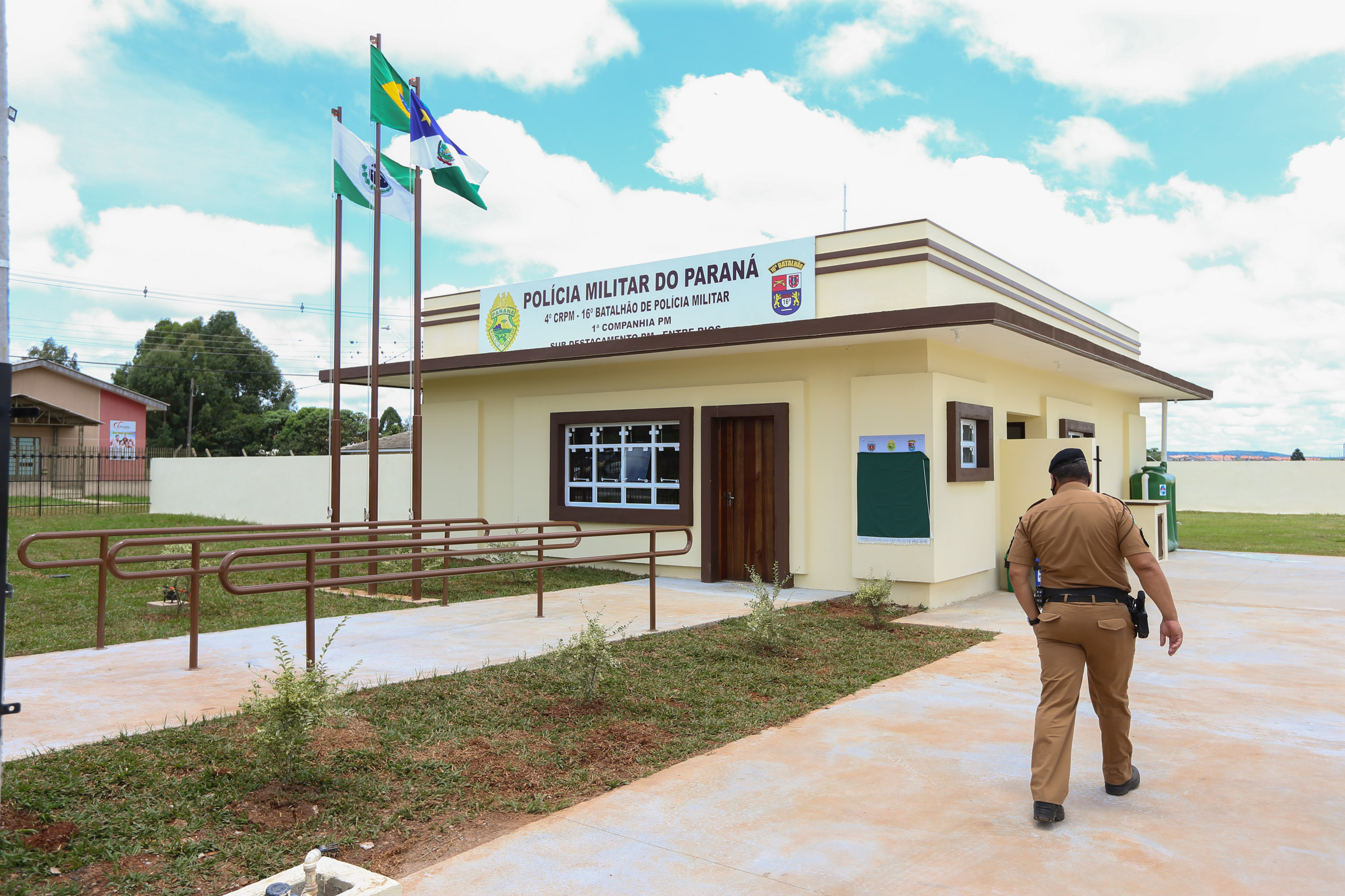 O governador Carlos Massa Ratinho Junior entrega nesta segunda-feira (11),  a nova sede do destacamento do 16° Batalhão da Policia Militar do distrito de Entre Rios, em Guarapuava. Com a presença do Secretário da Segurança Pública do Paraná, coronel Romulo Marinho Guarapuava, 10/12/2020 - Foto: Geraldo Bubniak/AEN