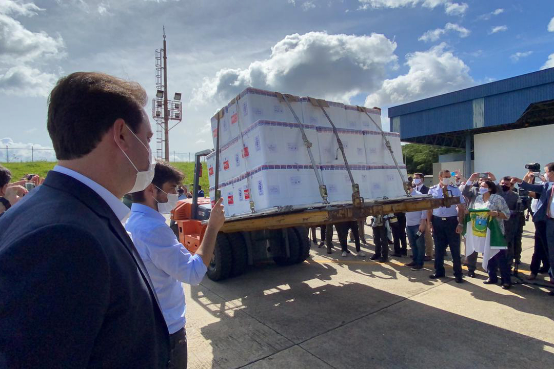 O governador Carlos Massa Ratinho Junior afirmou que a vacinação contra a Covid-19 deve começar nesta segunda-feira (18) no Paraná