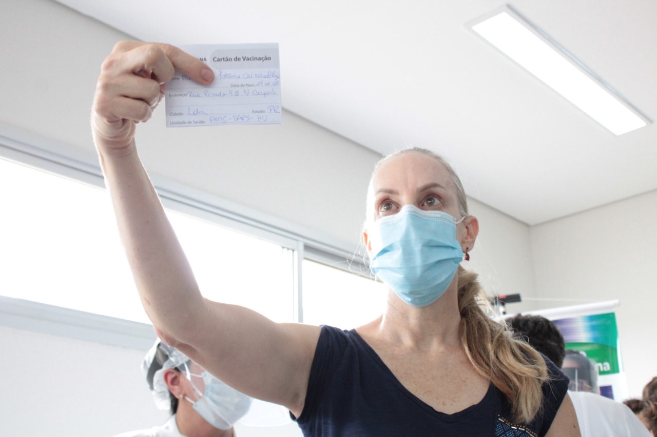 LONDRINA - Dsitribuiçãoo das vacinas contra a Covid-19 . Foto:Gustavo Tacaki