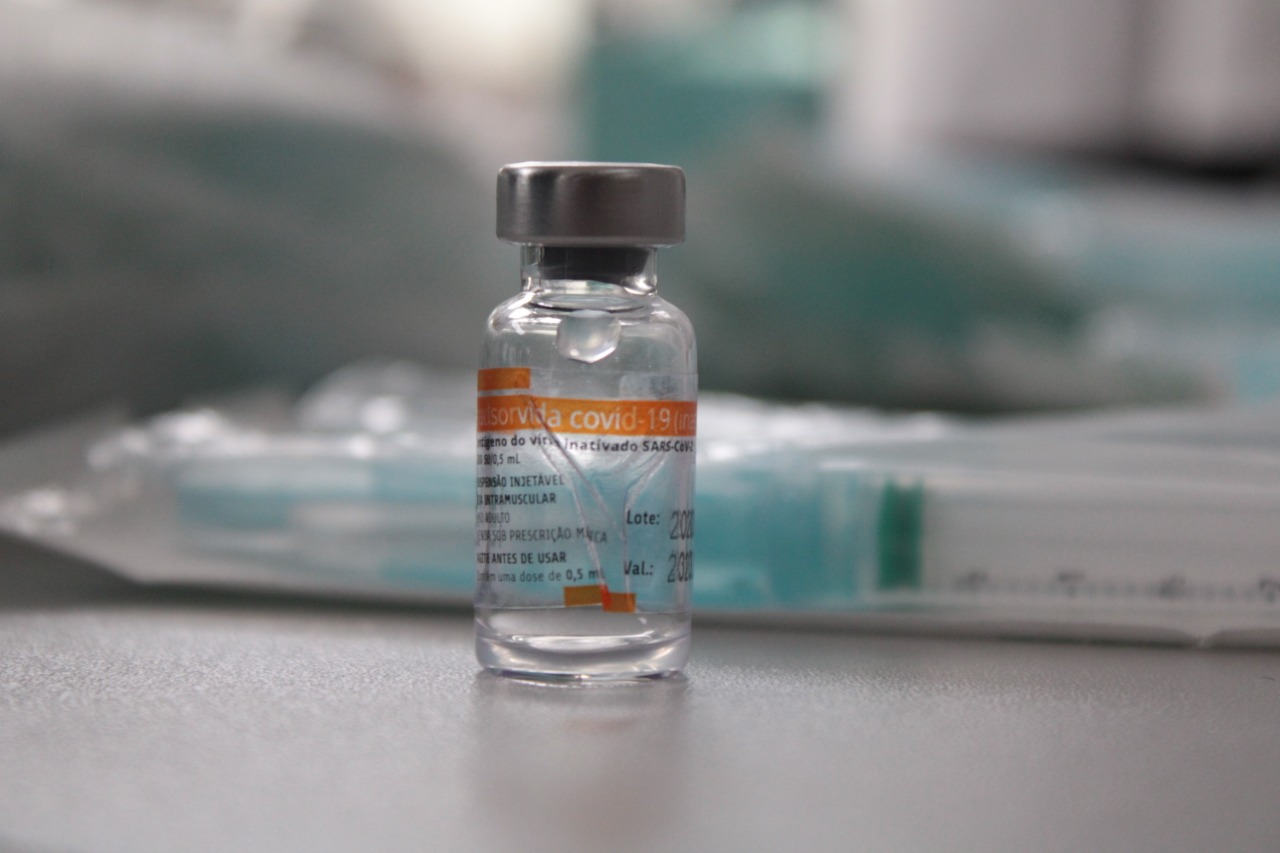 LONDRINA - Dsitribuiçãoo das vacinas contra a Covid-19 . Foto:Gustavo Tacaki