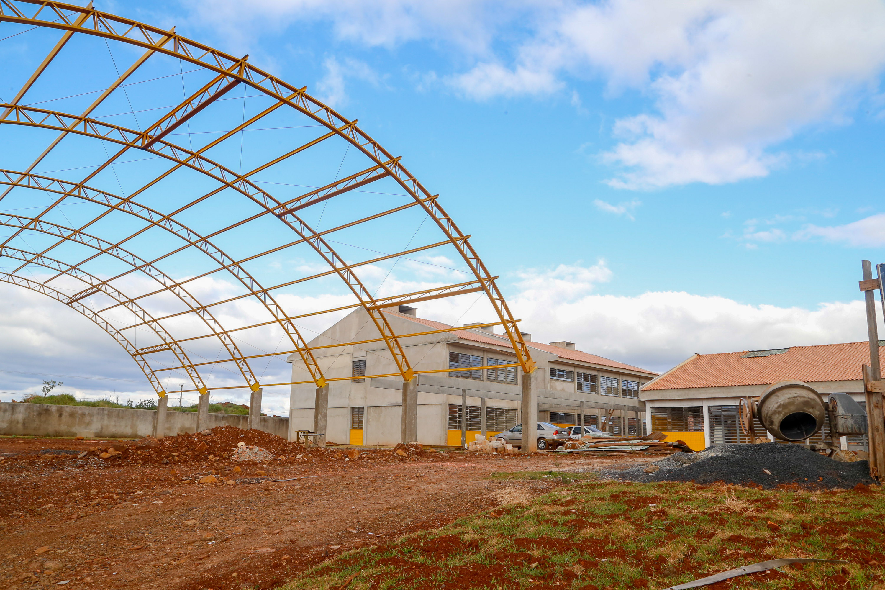 O Governo do Paraná irá investir R$ 450 milhões em infraestrutura escolar em 2021. Os recursos destinados irão assegurar a realização de obras e a oferta dos serviços de alimentação e transporte escolar.