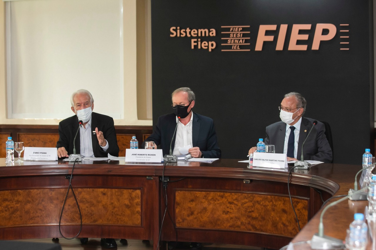 Representantes do setor produtivo paranaense, do Governo do Estado, do Ministério da Infraestrutura e a bancada de deputados federais discutiram nesta segunda-feira (25) o modelo de concessão do novo Anel de Integração do Estado, que deve entrar em leilão até o final deste ano. Foto: Gelson Bampi