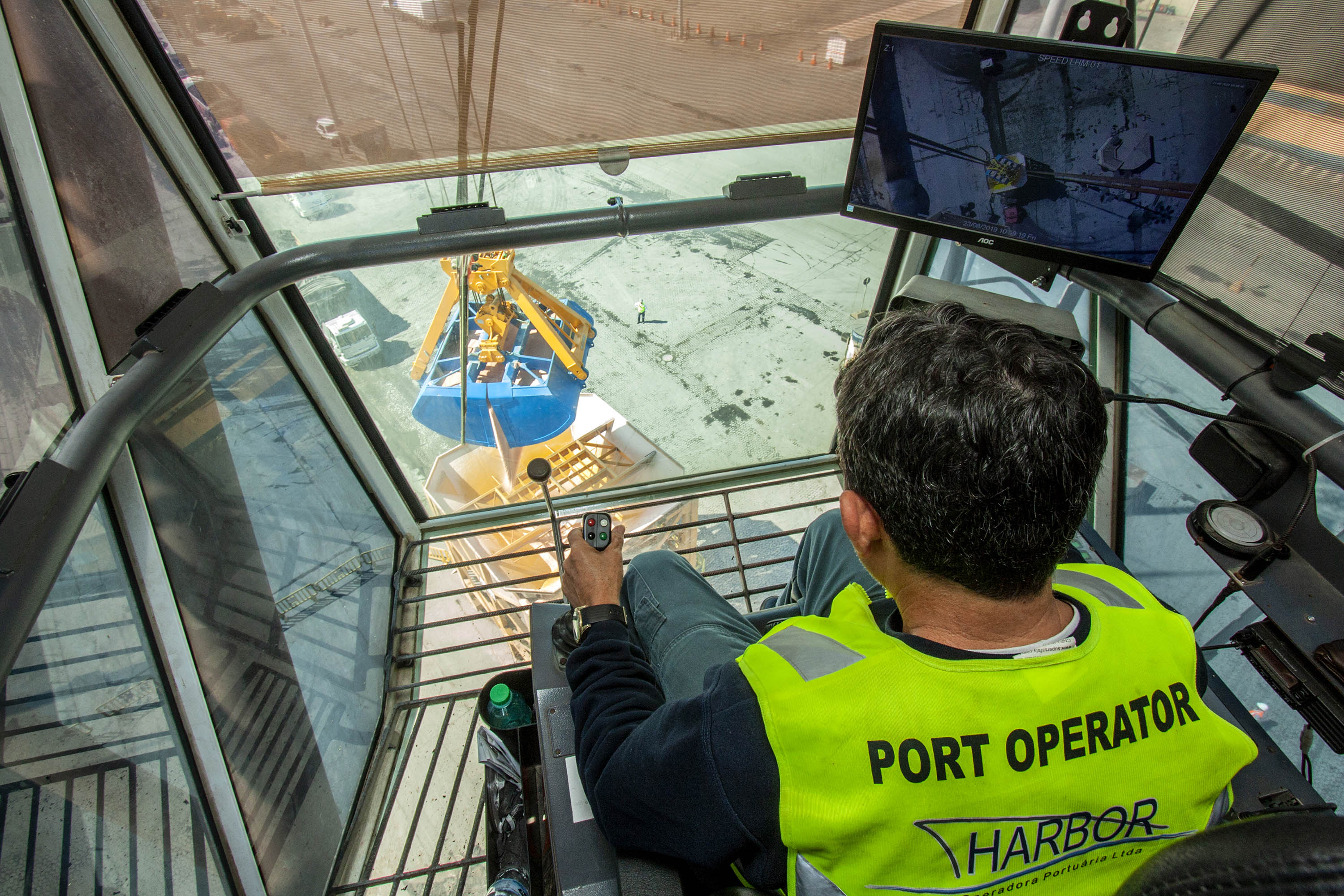 Dia do Portuário marca a essencialidade desses trabalhadores - Comemorada no dia 28 de janeiro, a data ressalta o trabalho de mais de 50 mil homens e mulheres, no Brasil, 3,1 mil no Paraná, que atuam no transporte internacional de cargas e são essenciais para economia mundial -  Foto: Claudio Neves/Portos do Paraná