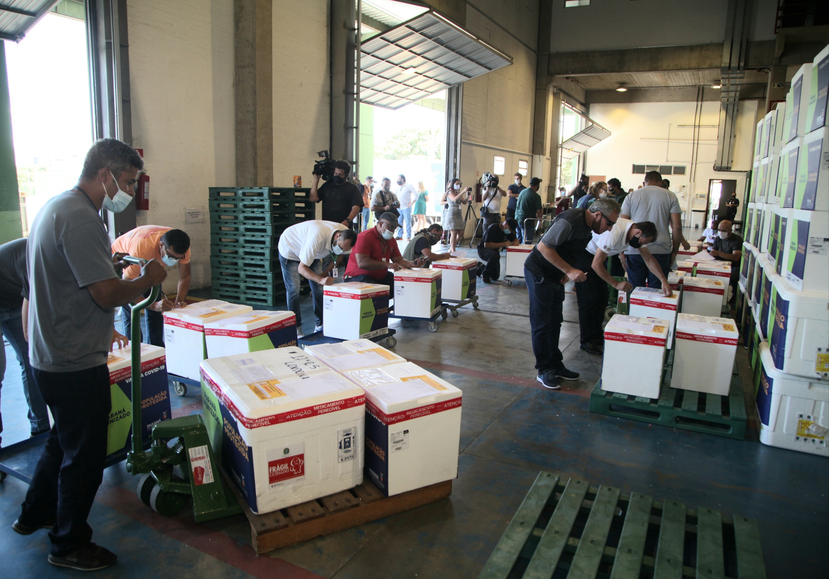 Com a chegada do quarto lote, Paraná começa a vacinar idosos. Foto: Ari Dias/AEN