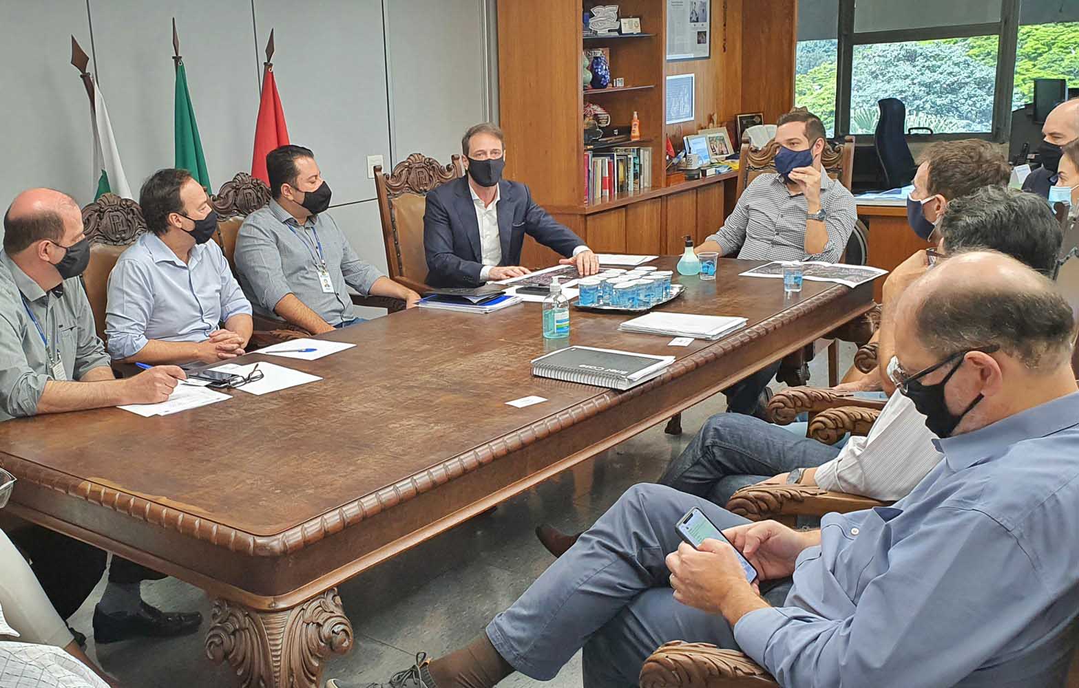 Diretoria da Sanepar e secretários municipais debatem planos e metas para Londrina  -  Foto: Divulgação Sanepar