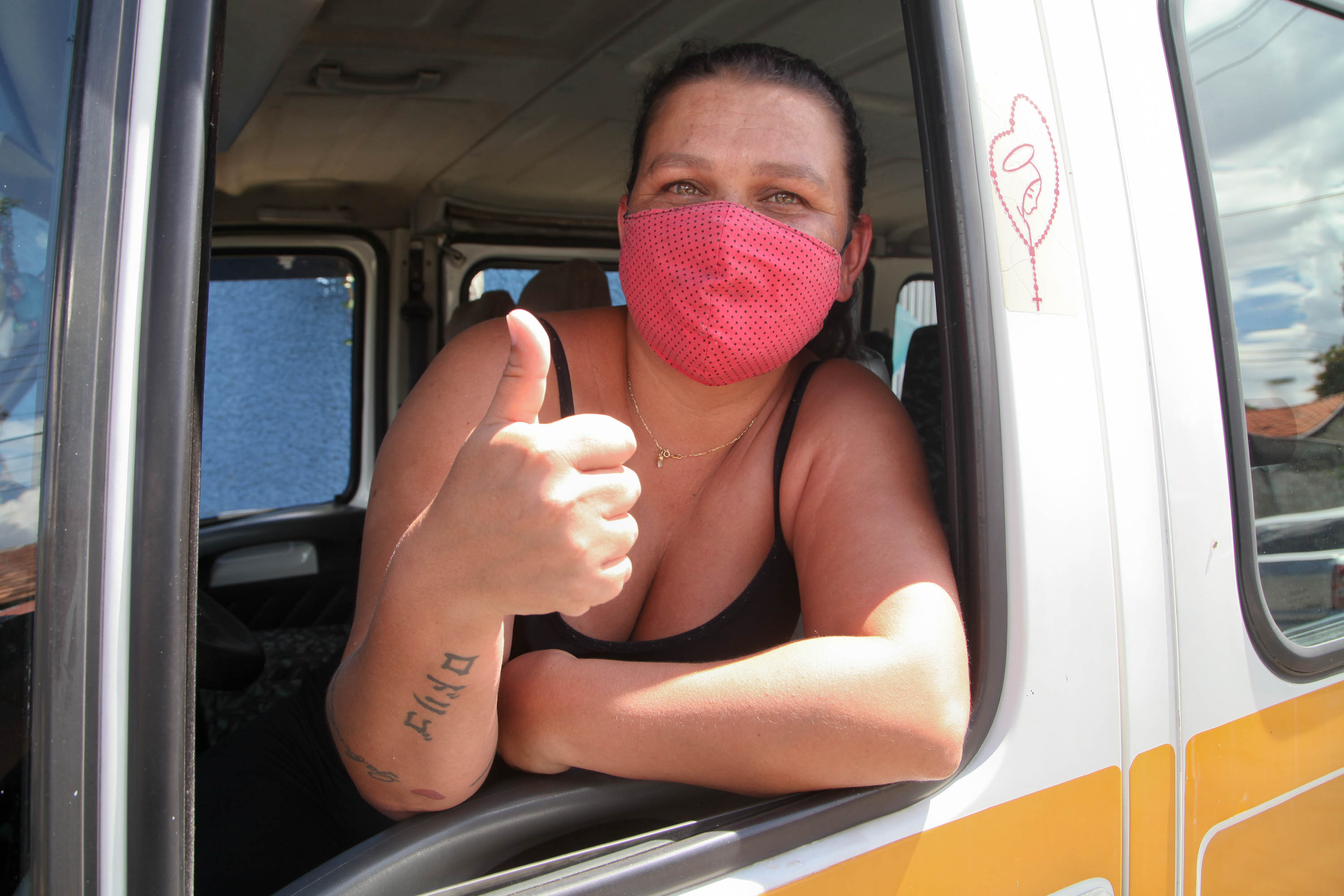 Governo do Paraná Através da Fomento Paraná Libera Recursos para Transportes Escolares. Greicy Kelly Ferreira tem uma van escolar e presta serviço para pais e alunos da rede estadual e municipal em Curitiba. - Curitiba, 17/02/2021  -   Foto: Ari Dias/AEN