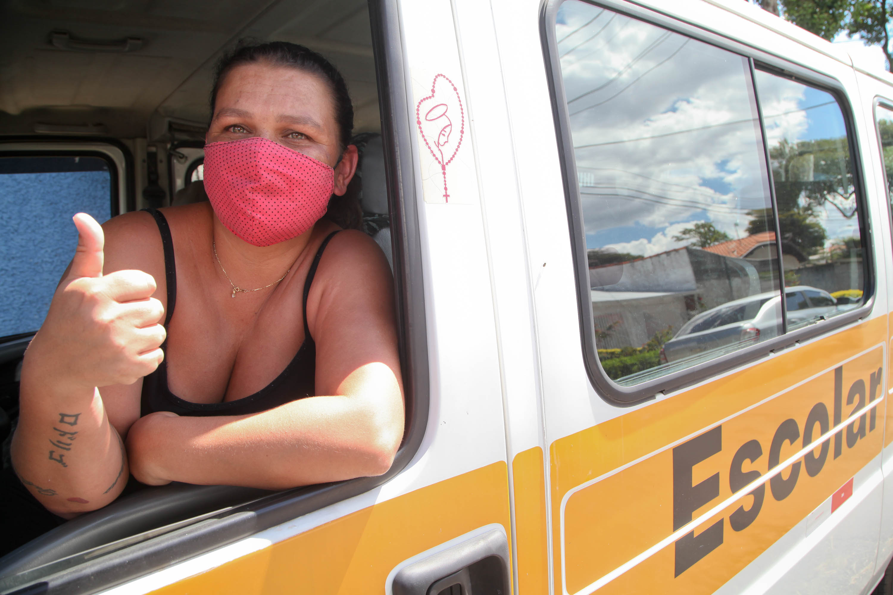 Governo do Paraná Através da Fomento Paraná Libera Recursos para Transportes Escolares. Greicy Kelly Ferreira tem uma van escolar e presta serviço para pais e alunos da rede estadual e municipal em Curitiba. - Curitiba, 17/02/2021  -   Foto: Ari Dias/AEN