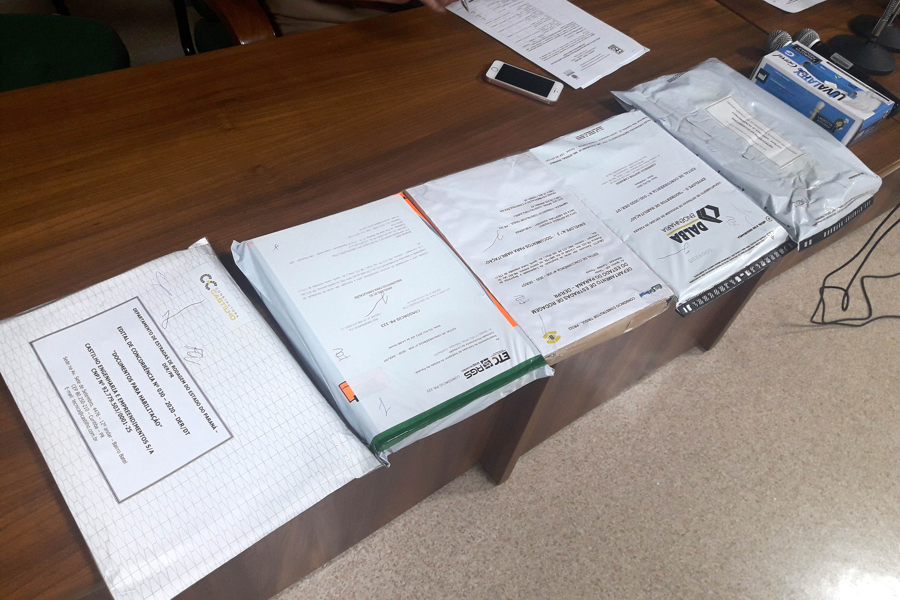 O Departamento de Estradas de Rodagem do Paraná (DER/PR) realizou nesta quarta-feira (17) a abertura dos envelopes com documentos de habilitação das empresas disputando a execução das novas terceiras faixas da PR-323, na região Noroeste. -  Curitiba, 18/02/2021  -  Foto: Divulgação DER-PR