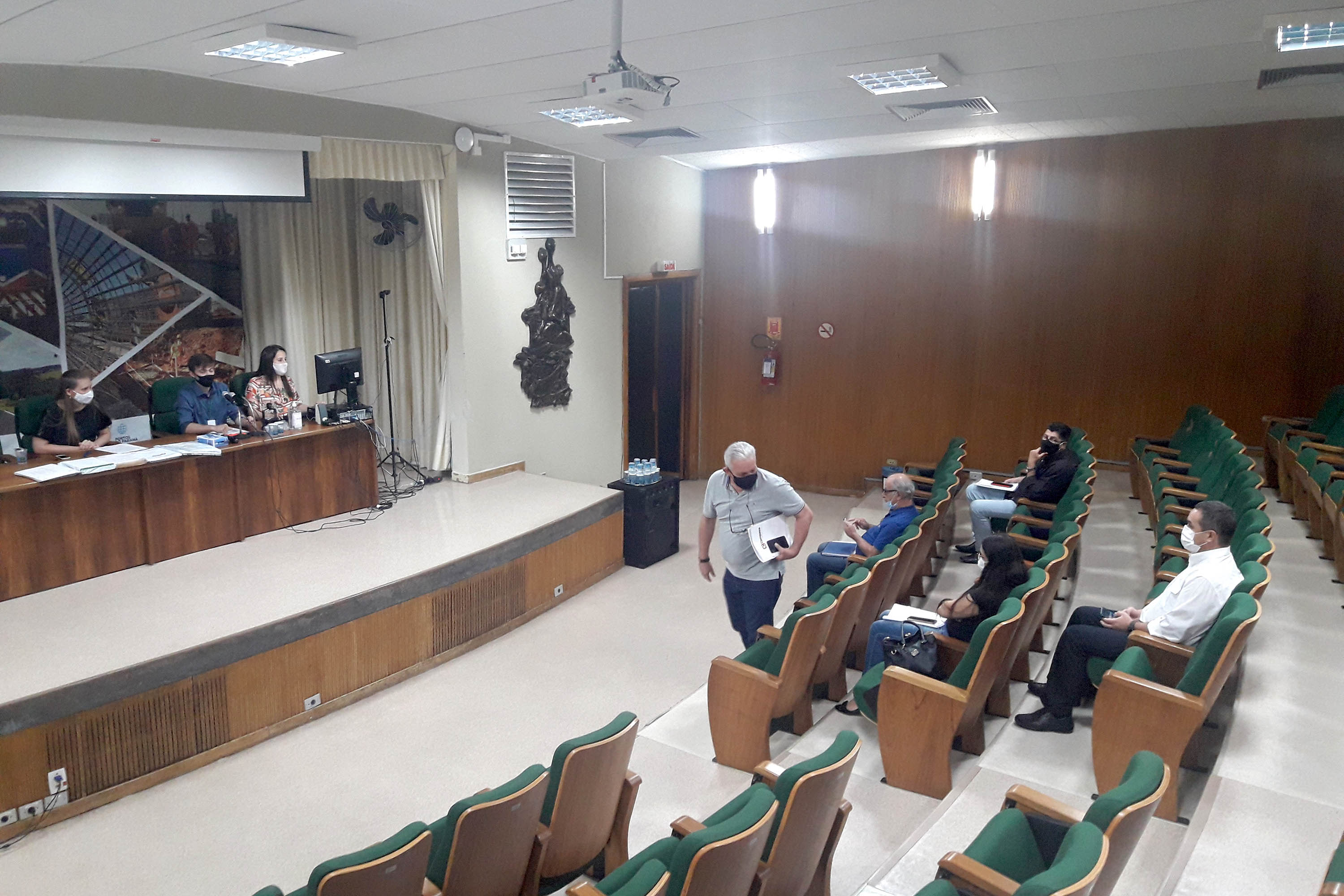 O Departamento de Estradas de Rodagem do Paraná (DER/PR) realizou nesta quarta-feira (17) a abertura dos envelopes com documentos de habilitação das empresas disputando a execução das novas terceiras faixas da PR-323, na região Noroeste. -  Curitiba, 18/02/2021  -  Foto: Divulgação DER-PR