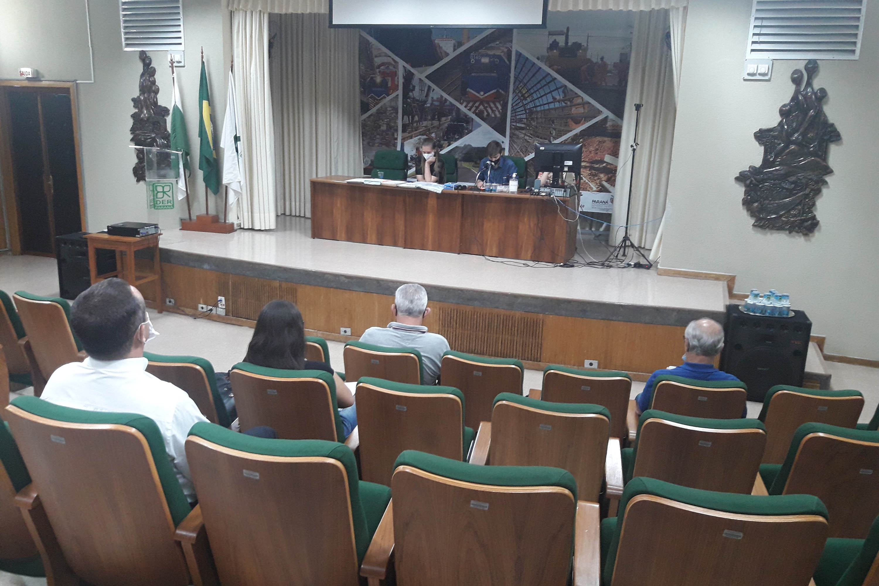 O Departamento de Estradas de Rodagem do Paraná (DER/PR) realizou nesta quarta-feira (17) a abertura dos envelopes com documentos de habilitação das empresas disputando a execução das novas terceiras faixas da PR-323, na região Noroeste. -  Curitiba, 18/02/2021  -  Foto: Divulgação DER-PR