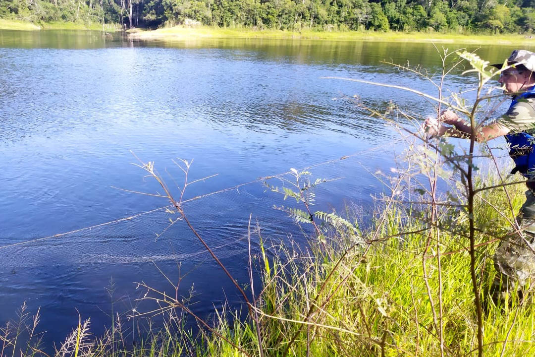 O Instituto Água e Terra (IAT) finaliza os trâmites legais para a doação de um barco e um motor de popa ao 3º Pelotão da 4ª Companhia do Batalhão de Polícia Ambiental ? Força Verde (BPAmb).   -  Foto: Divulgação SEDEST/IAT