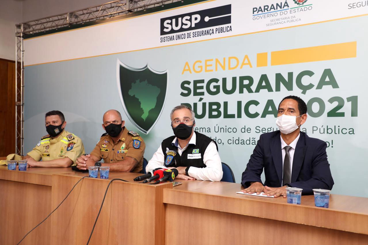 O ministro da Justiça e Segurança Pública, André Mendonça, esteve em São José dos Pinhais, na Região Metropolitana de Curitiba, para conhecer de perto algumas ações da Secretaria da Segurança Pública do Paraná na região. - Curitiba, 18/02/2021 - Foto: Divulgação SESP-PR