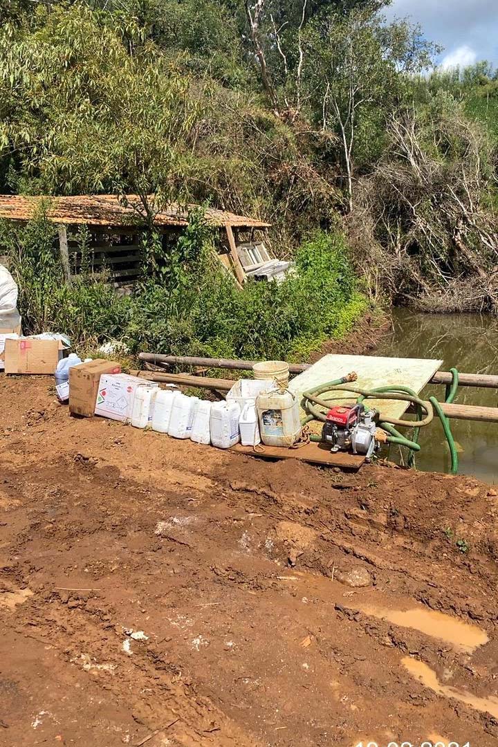 Fiscais do Escritório Regional de União da Vitória do Instituto Água e Terra (IAT) encontraram, nesta sexta-feira (19), diversas irregularidades ambientais em uma propriedade rural de General Carneiro, no extremo Sul do Paraná.  General Carneiro, 19/02/2021  -  Foto: Divulgação SEDEST/IAT