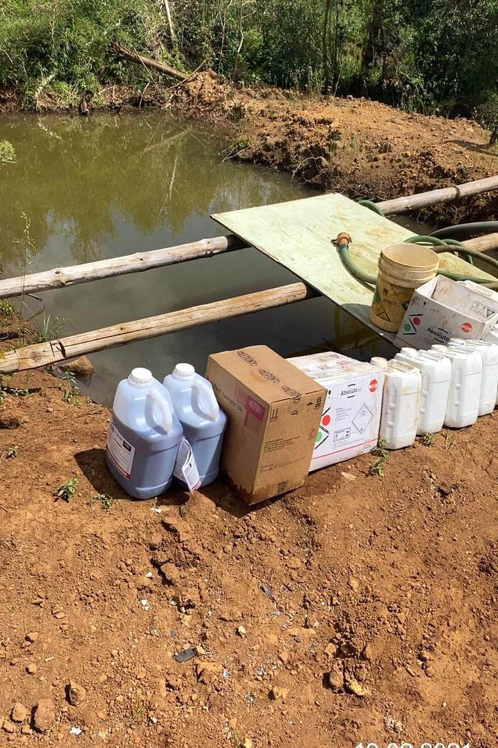 Fiscais do Escritório Regional de União da Vitória do Instituto Água e Terra (IAT) encontraram, nesta sexta-feira (19), diversas irregularidades ambientais em uma propriedade rural de General Carneiro, no extremo Sul do Paraná.  General Carneiro, 19/02/2021  -  Foto: Divulgação SEDEST/IAT