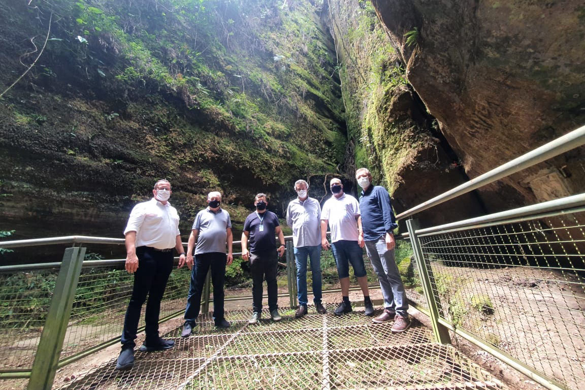 O número de visitantes no Parque Estadual do Monge, no município da Lapa, atingiu a capacidade máxima neste final de semana. Devido a pandemia do Covid-19, são permitidas 500 pessoas simultaneamente no interior da Unidade de Conservação (UC).  -  Foto: Divulgação SEDEST/IAT
