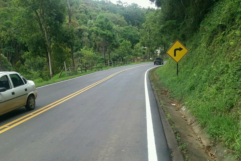 O Departamento de Estradas de Rodagem do Paraná (DER/PR) realizou melhorias em 7,6 quilômetros da PR-092, no trecho entre Rio Branco do Sul e a ponte sobre o Rio Piedade, na Região Metropolitana de Curitiba.  -  Curitiba, 23/02/2021  -  Foto: Divulgação DER