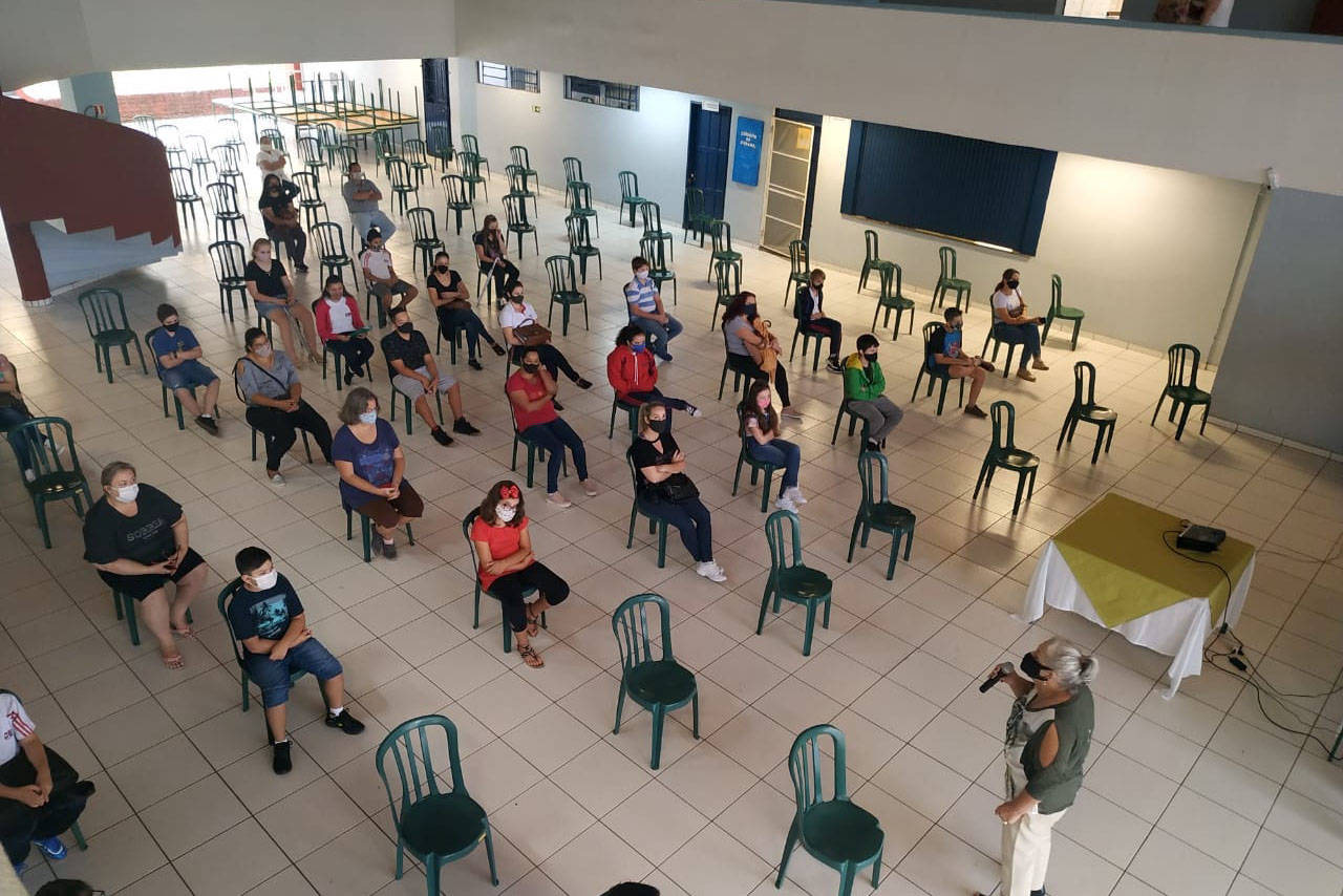 Escolas acolhem pais e estudantes para orientar sobre biossegurança durante aulas presenciais  -  Curitiba, 24/02/2021  -  Foto: Divulgação SEED