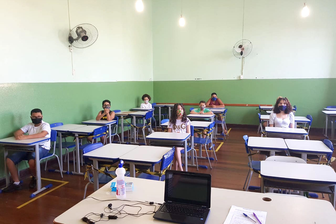 Escolas acolhem pais e estudantes para orientar sobre biossegurança durante aulas presenciais  -  Curitiba, 24/02/2021  -  Foto: Divulgação SEED