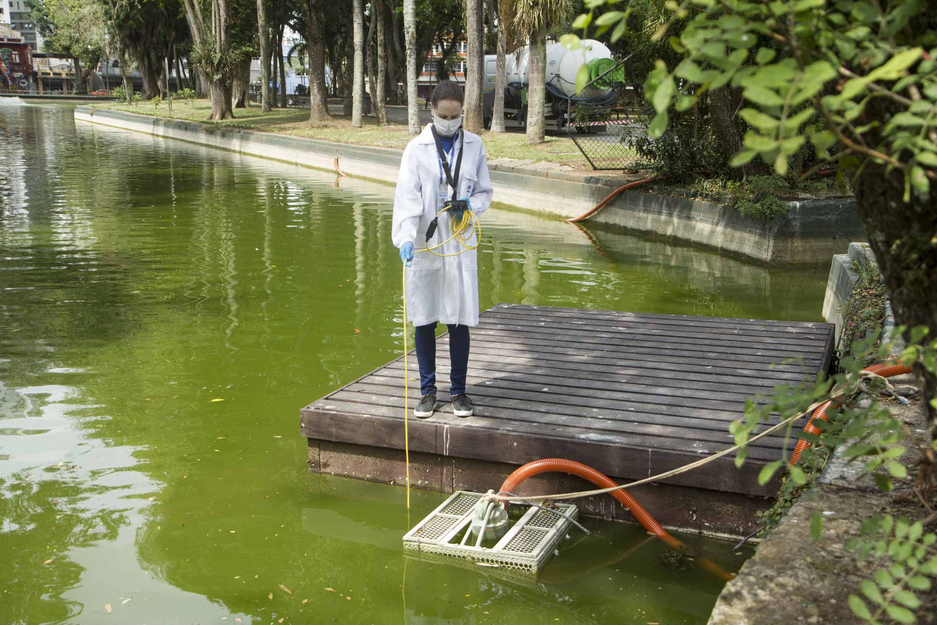 A Sanepar está fazendo estudos de aplicação da tecnologia de nanobolhas para melhorar a qualidade da água das lagoas do Passeio Público, em Curitiba.  -  Foto: André Thiago