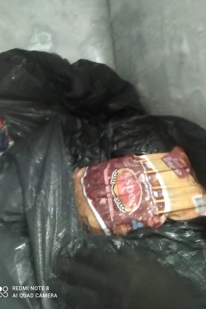 Uma casa que tinha denúncias por perturbação do sossego e aglomeração de pessoas no bairro Boqueirão, em Curitiba, foi abordada pelos policiais militares do 20º Batalhão de Polícia Militar (20º BPM) na noite desta quarta-feira (03/03) e, no local, foram flagradas 70 pessoas em aglomeração, sem máscara e consumindo bebidas alcoólicas. - Curitiba, 04/03/2021 -  Foto: divulgação SESP-PR