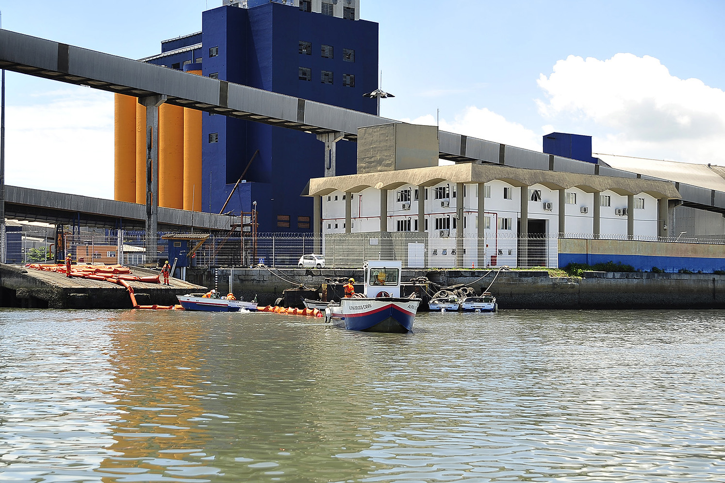 Simulado de vazamento de óleo no Pier -