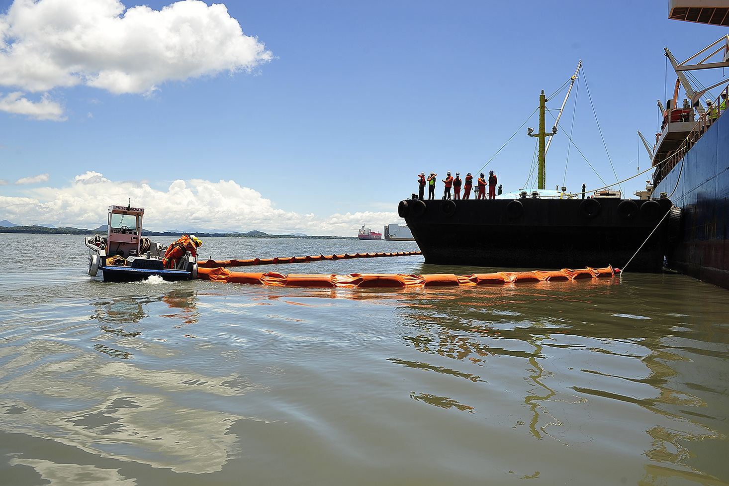 Simulado de vazamento de óleo no Pier -