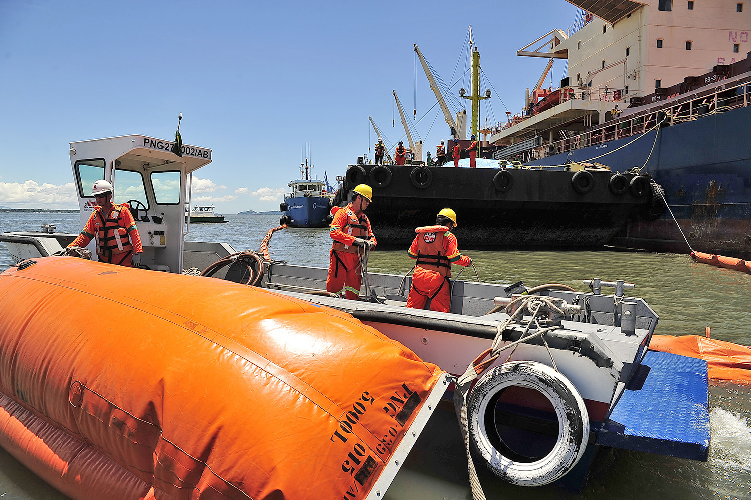 Simulado de vazamento de óleo no Pier -