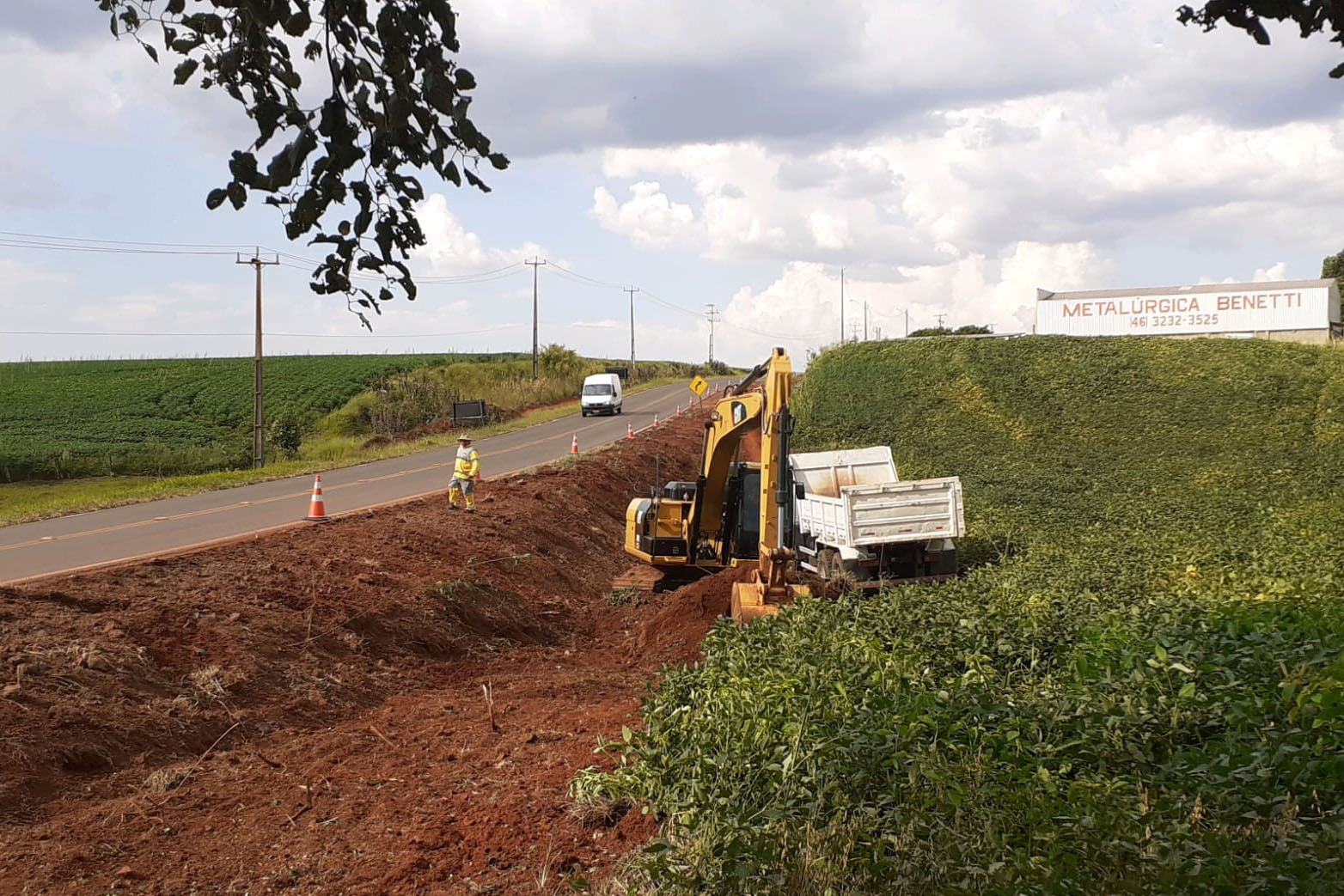 O Departamento de Estradas de Rodagem do Paraná (DER/PR) deu início à obra de adequação de trechos com curvas acentuadas da rodovia PR-562, entre o município de Coronel Vivida e o distrito de Vista Alegre, na região Sudoeste do estado.  -  Curitiba, 17/03/2021  -  Foto: Divulgação DER