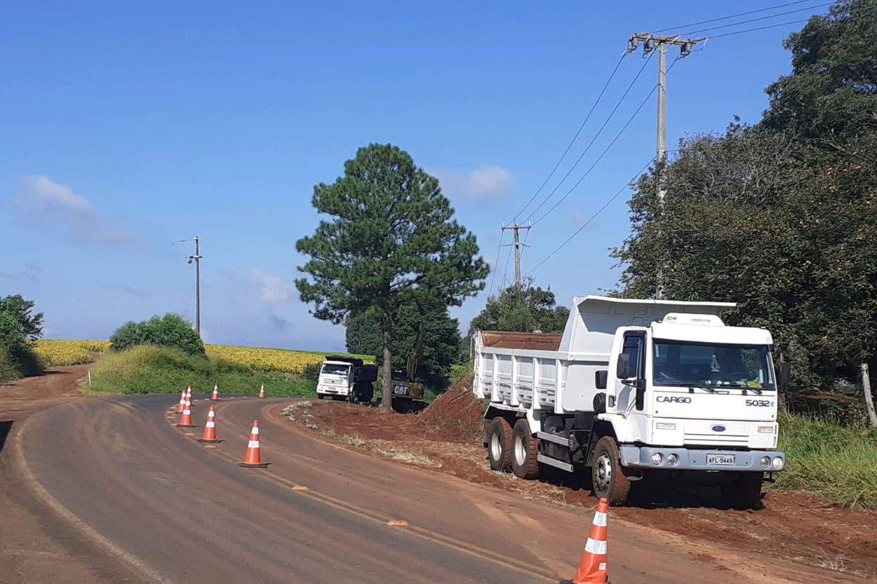O Departamento de Estradas de Rodagem do Paraná (DER/PR) deu início à obra de adequação de trechos com curvas acentuadas da rodovia PR-562, entre o município de Coronel Vivida e o distrito de Vista Alegre, na região Sudoeste do estado.  -  Curitiba, 17/03/2021  -  Foto: Divulgação DER
