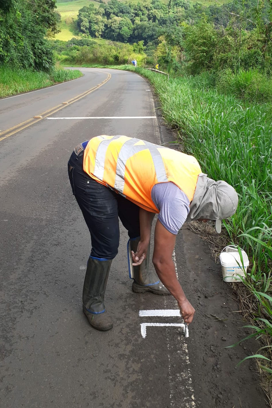 O Departamento de Estradas de Rodagem do Paraná (DER/PR) deu início à obra de adequação de trechos com curvas acentuadas da rodovia PR-562, entre o município de Coronel Vivida e o distrito de Vista Alegre, na região Sudoeste do estado.  -  Curitiba, 17/03/2021  -  Foto: Divulgação DER