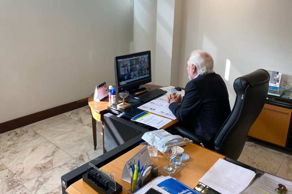 Vice-governador,  Darci Piana, durante reunião com representantes de 12 estados e do Distrito Federal.